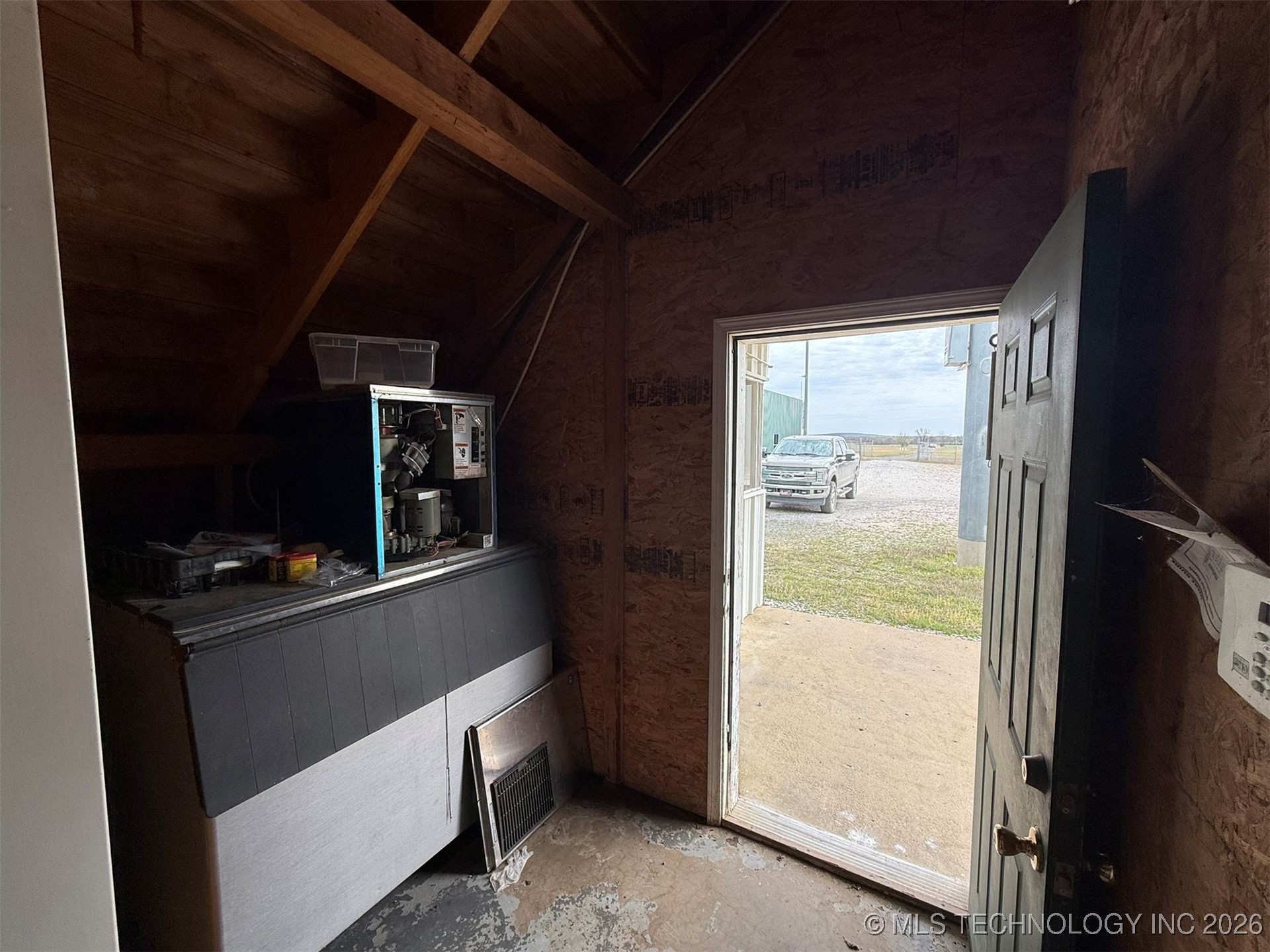 8100 Wainwright Road Property Photo 23