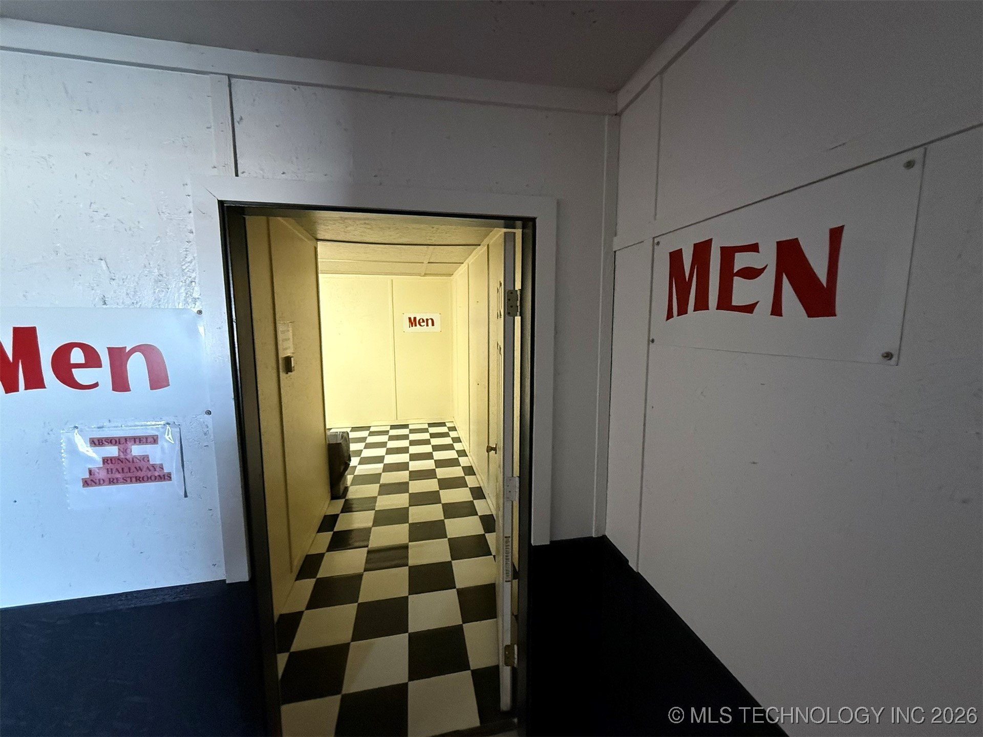 8100 Wainwright Road Property Photo 49