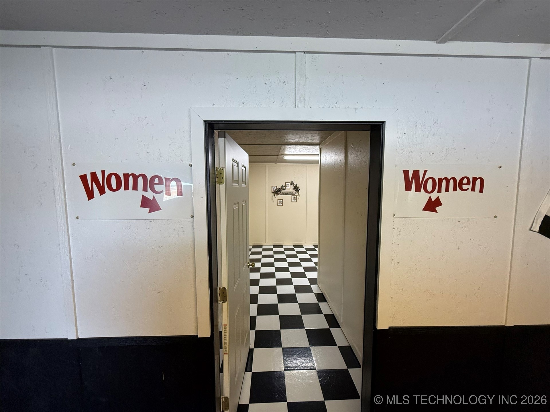 8100 Wainwright Road Property Photo 55