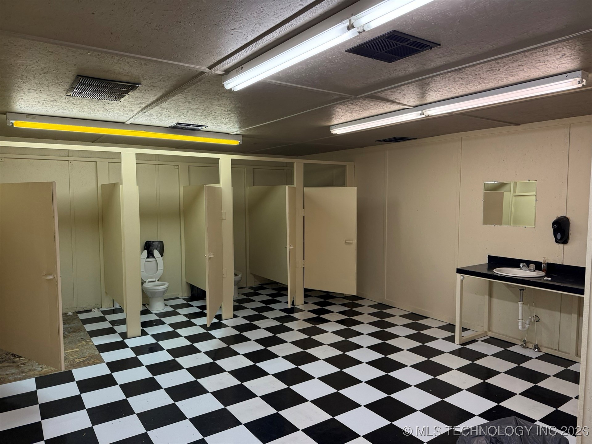 8100 Wainwright Road Property Photo 57