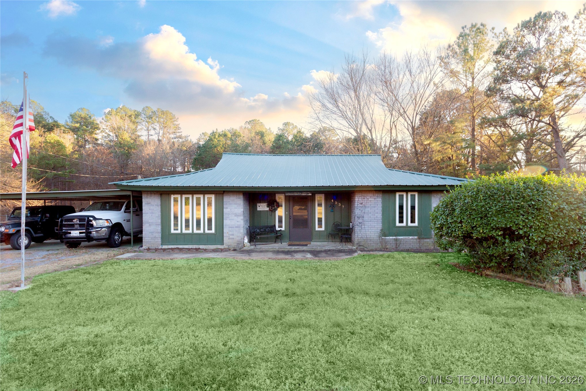 4537 Ne 104th Road Property Photo 1