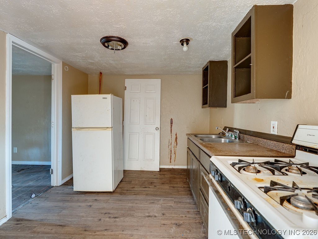 911 N Cherry Street Property Photo 5