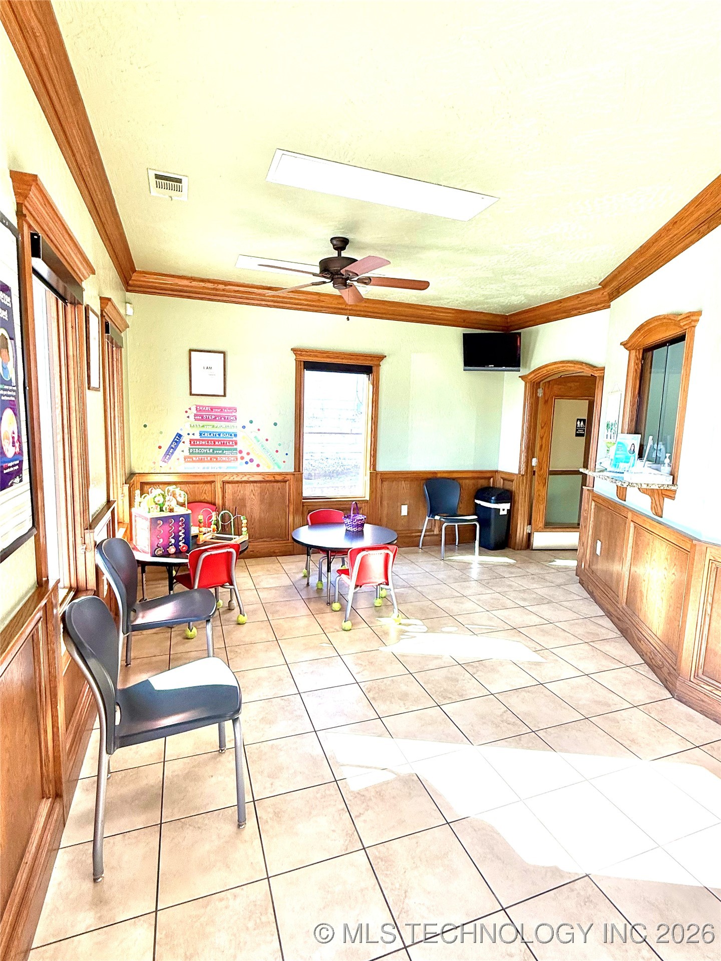 709 E Downing Street Property Photo 2