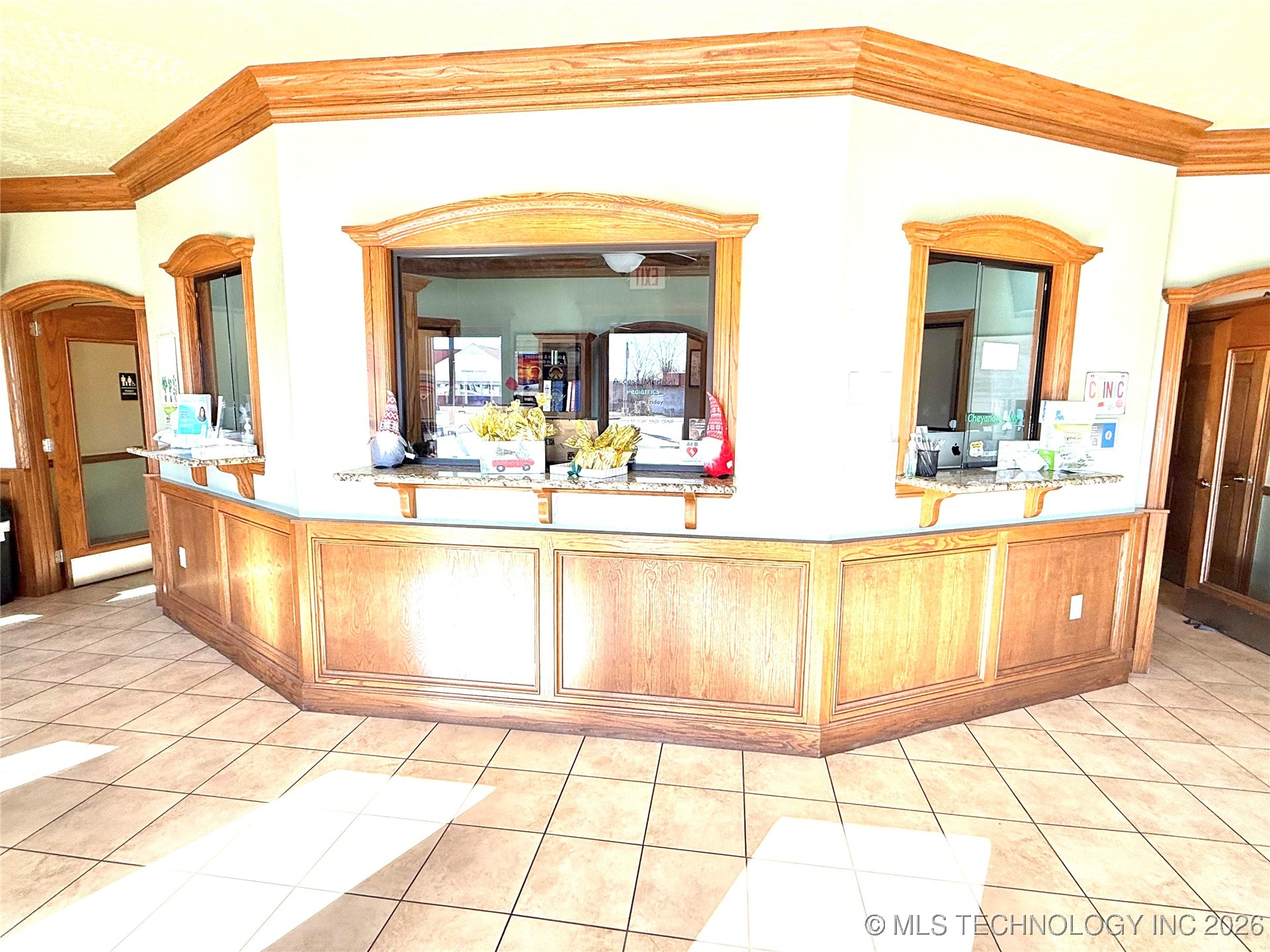 709 E Downing Street Property Photo 3