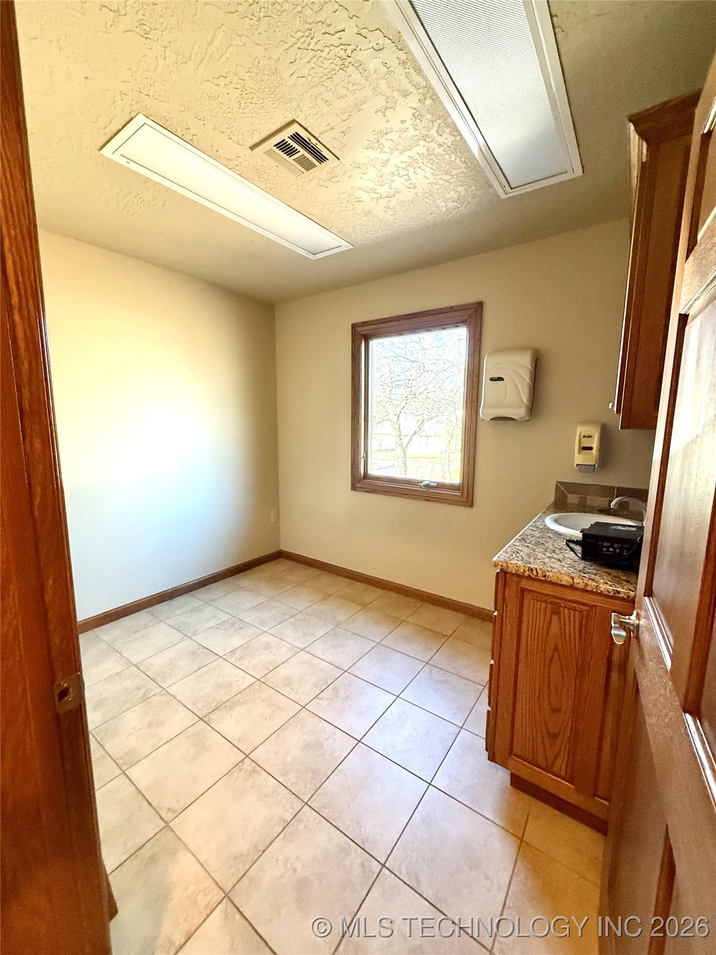 709 E Downing Street Property Photo 38