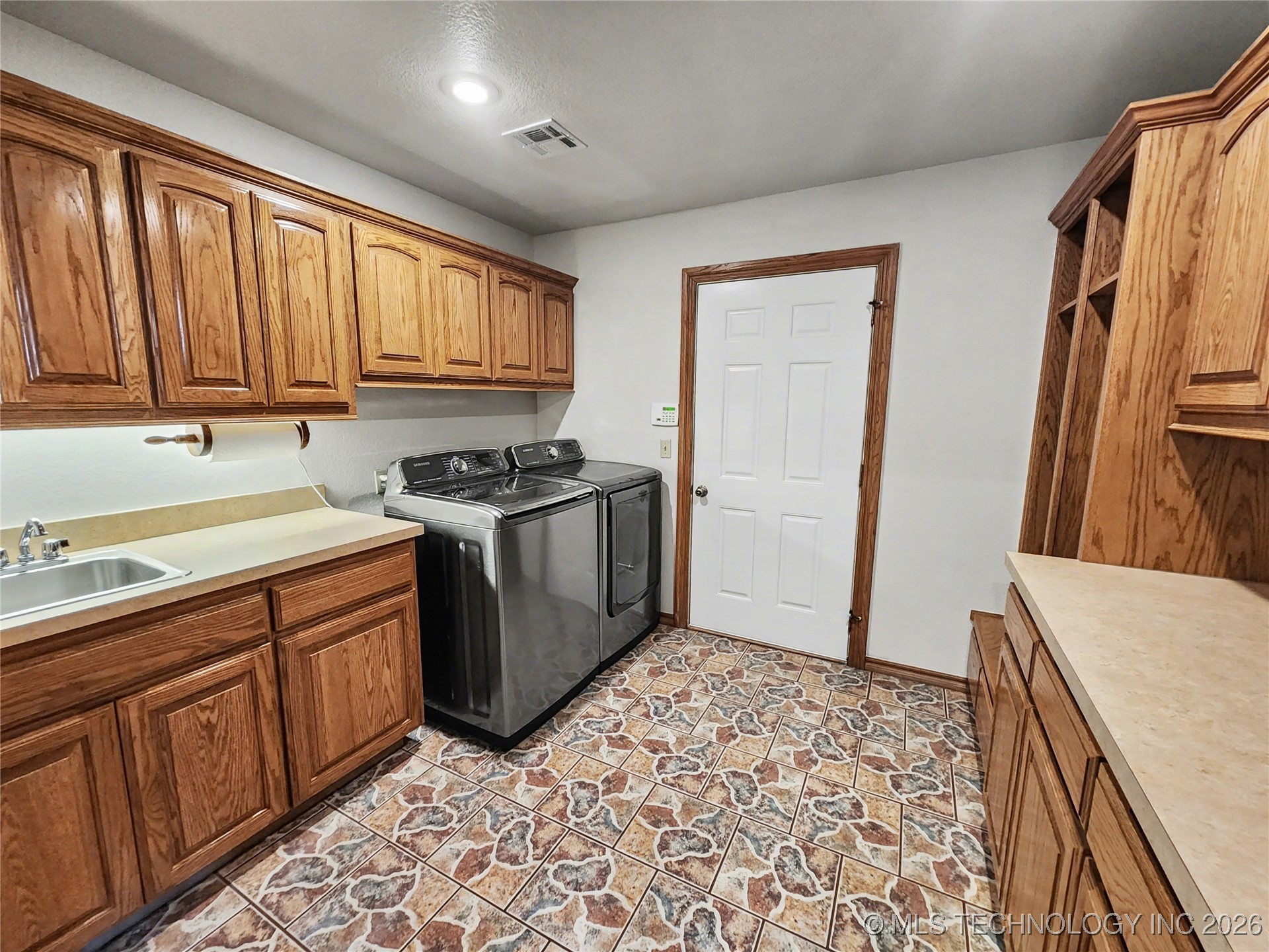 607 Sterling Hills Drive Property Photo 16