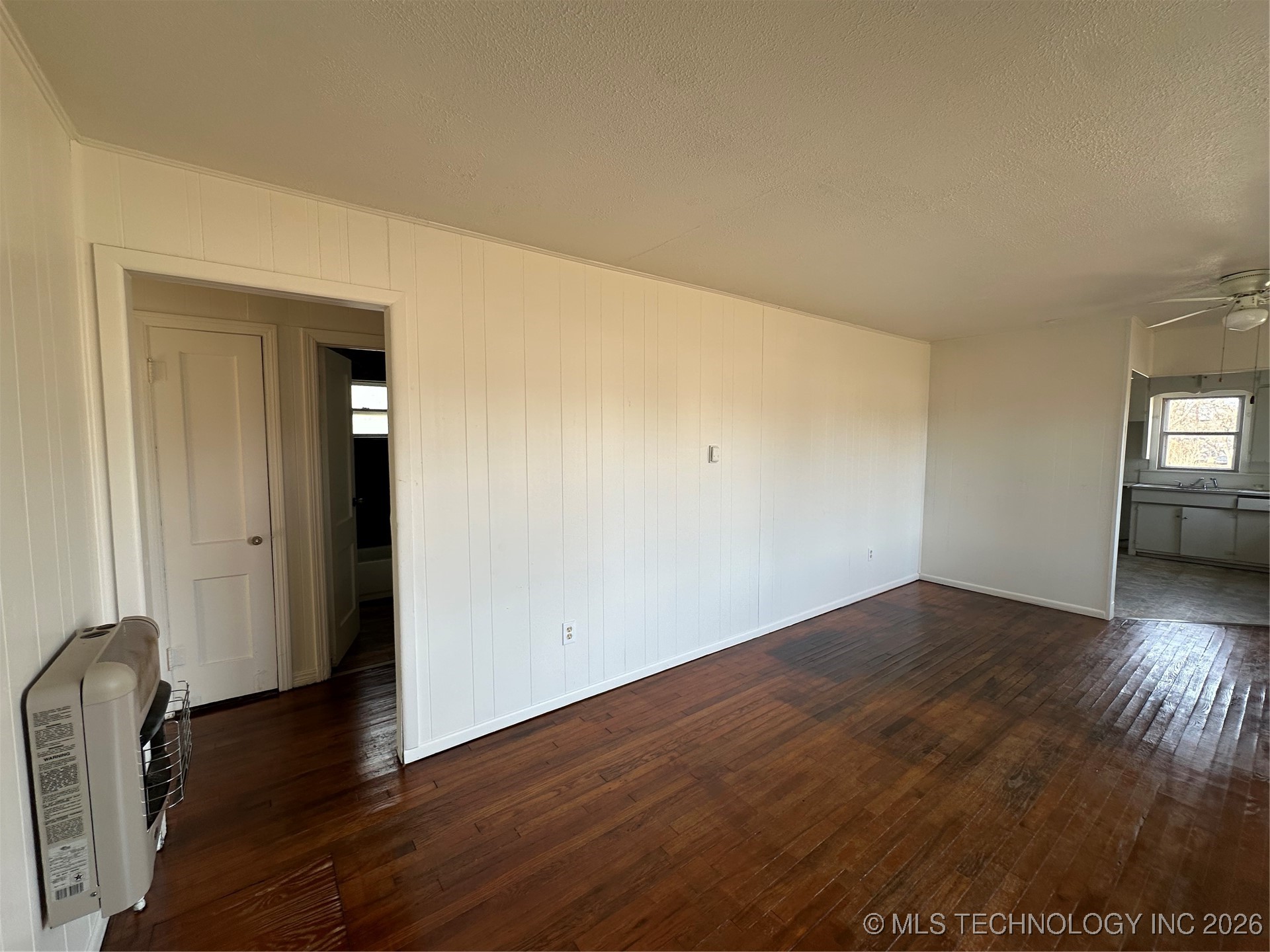 301 S Hickory Property Photo 3