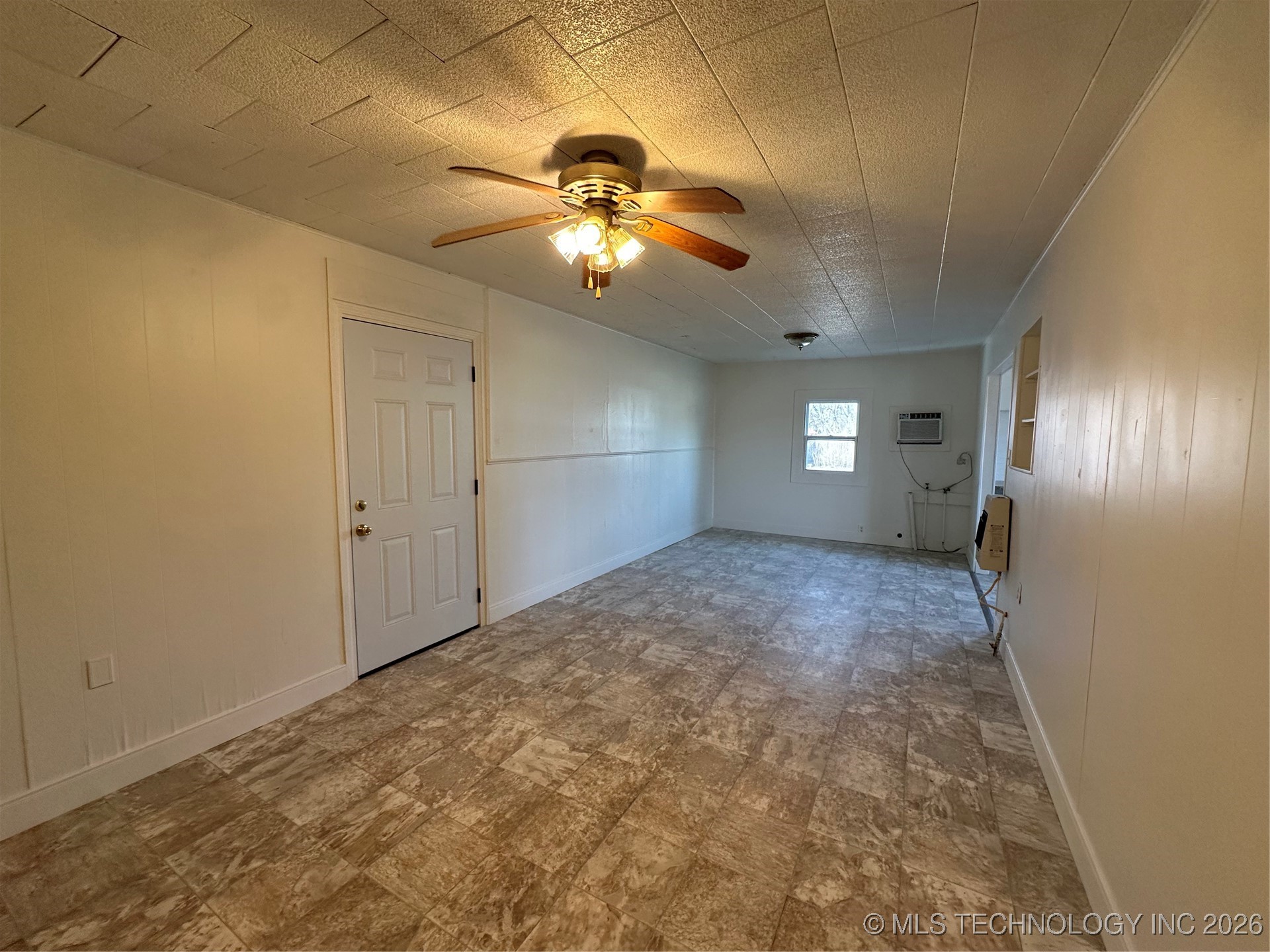 301 S Hickory Property Photo 7