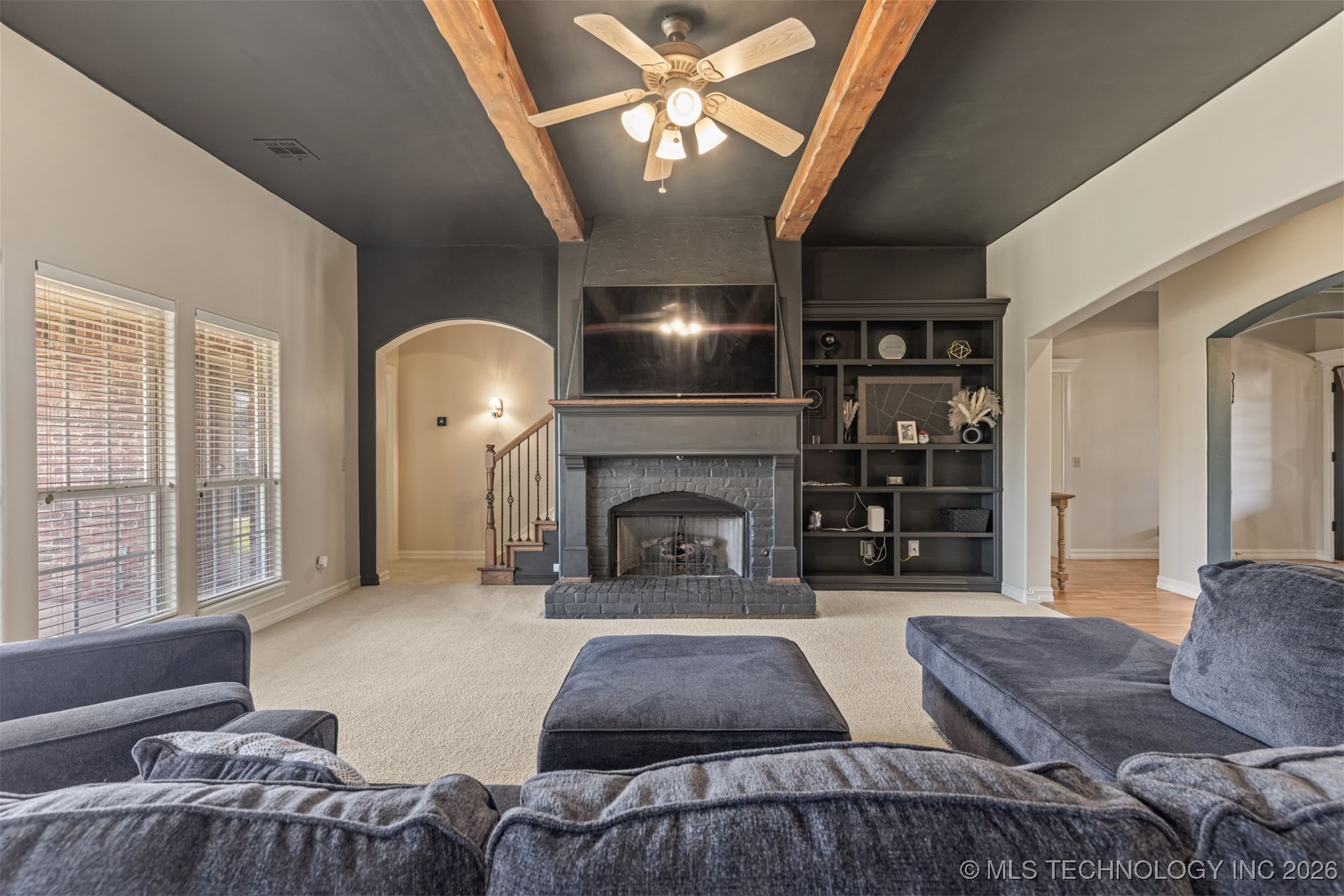 2324 S Kalanchoe Avenue Property Photo 3