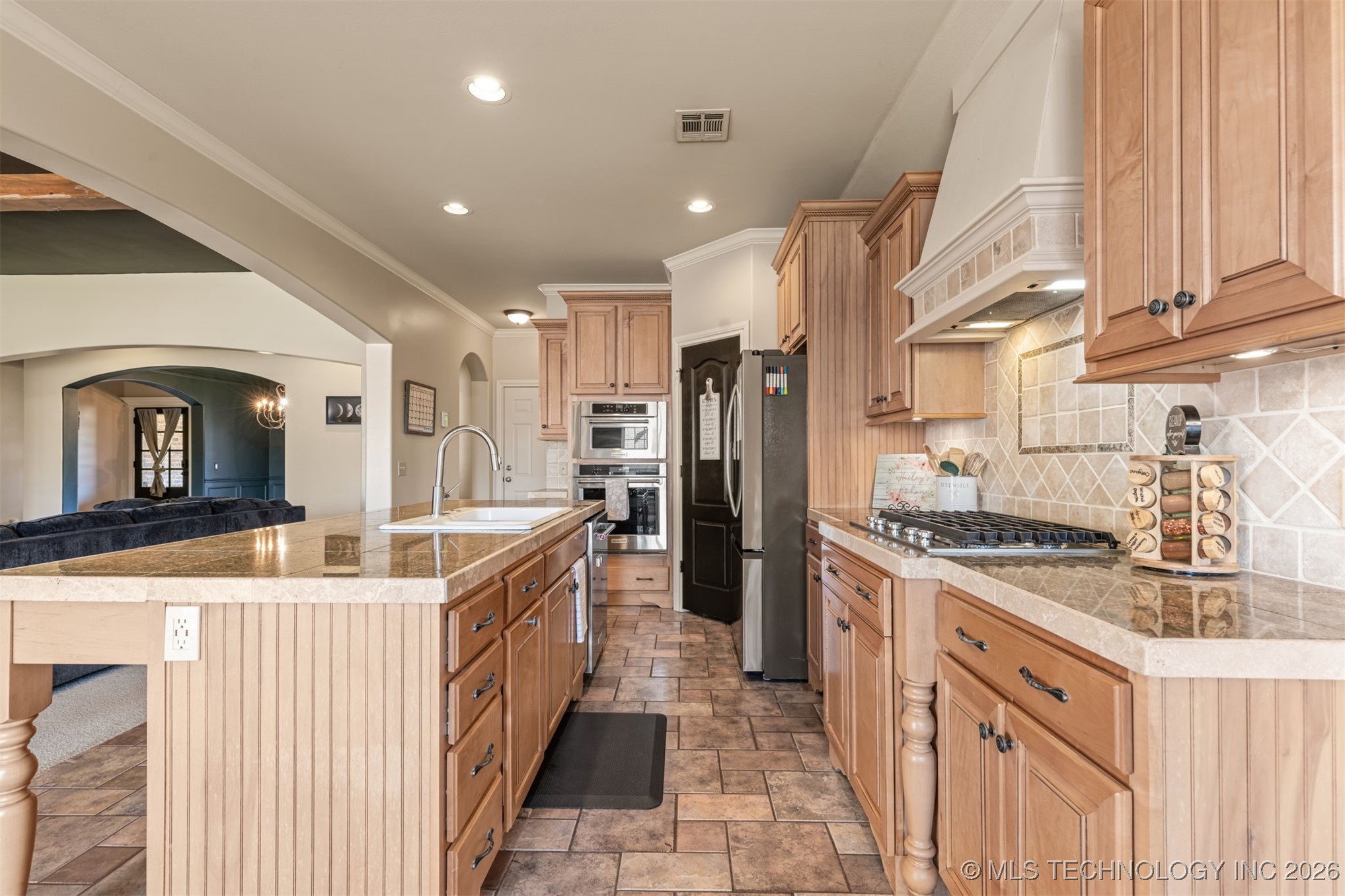 2324 S Kalanchoe Avenue Property Photo 4