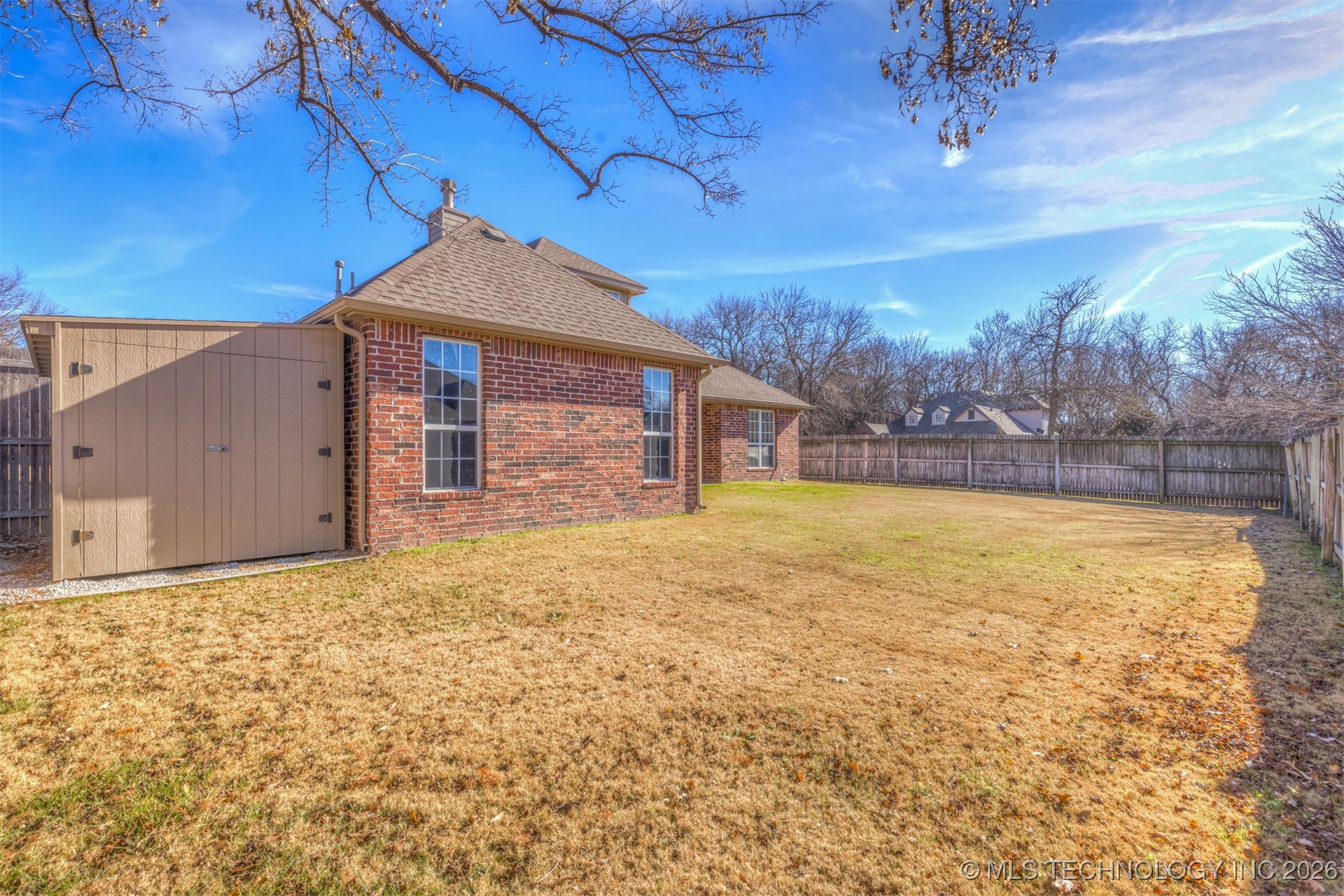 2324 S Kalanchoe Avenue Property Photo 8