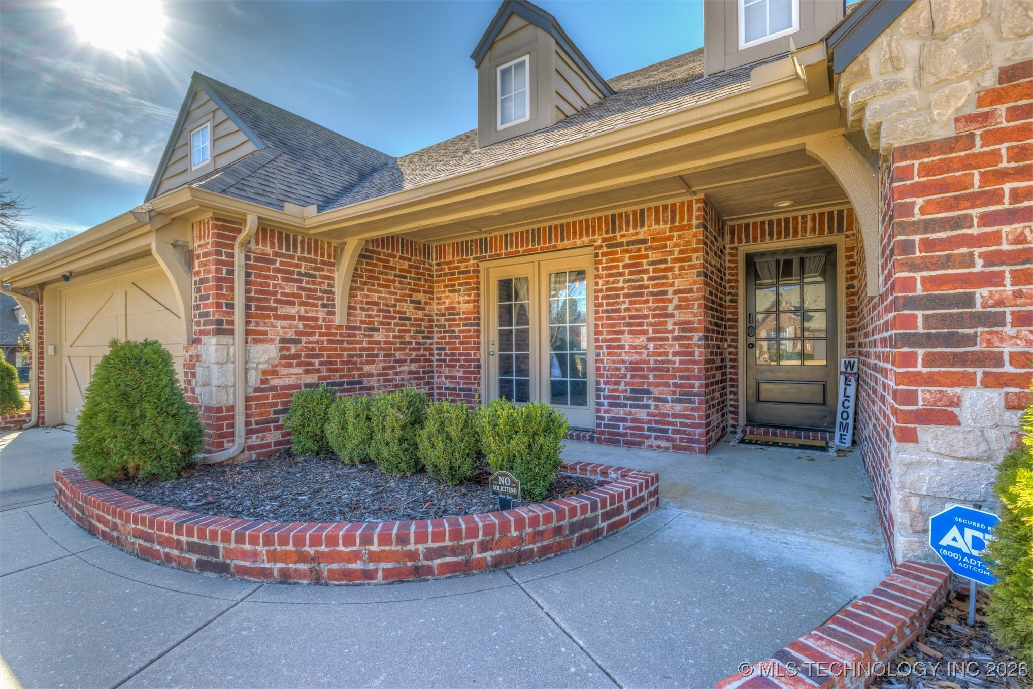 2324 S Kalanchoe Avenue Property Photo 10