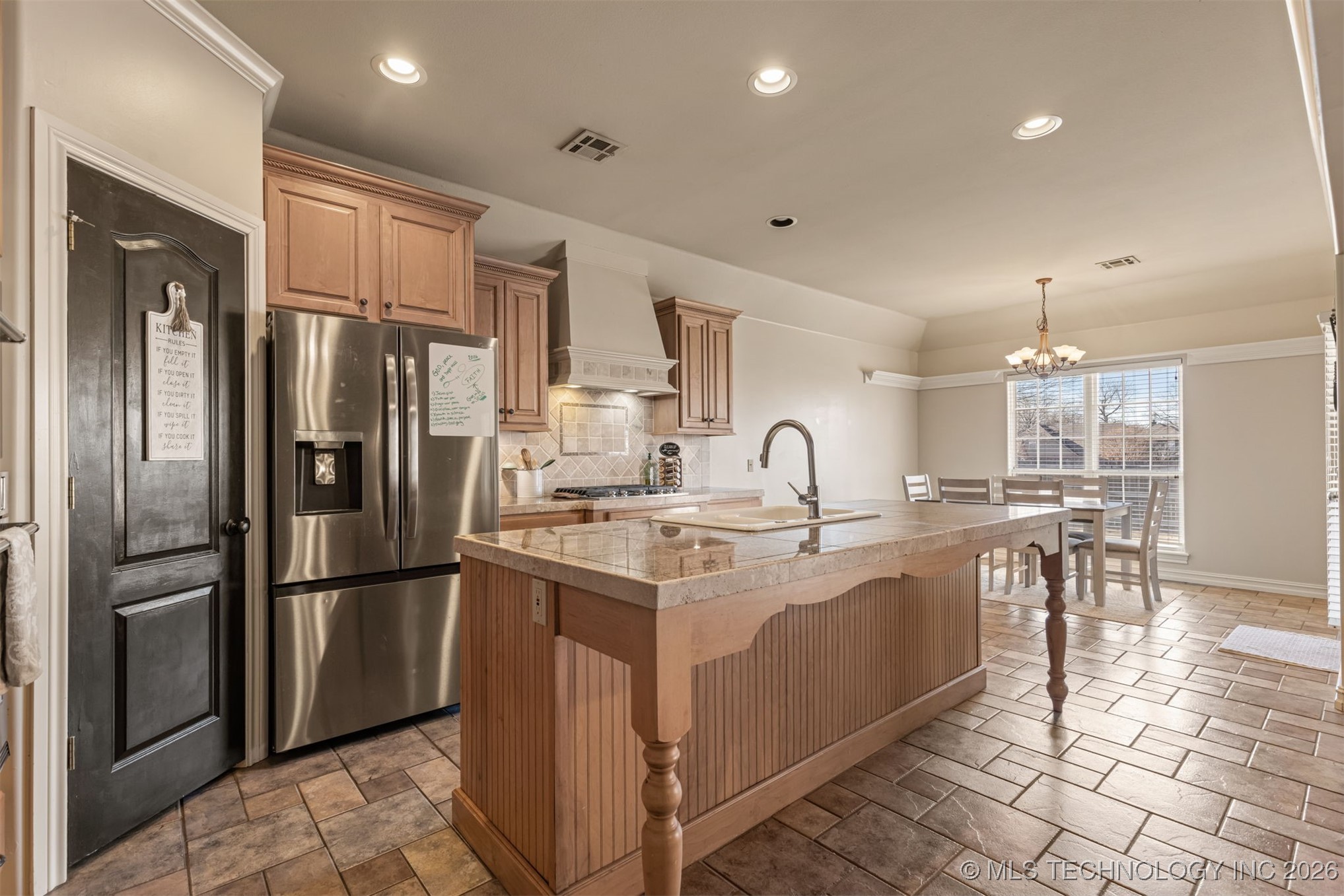 2324 S Kalanchoe Avenue Property Photo 21