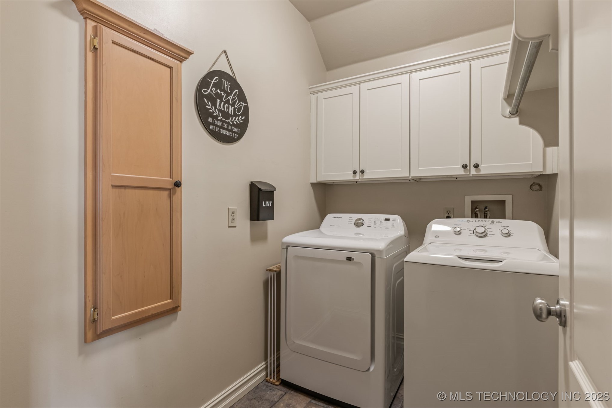 2324 S Kalanchoe Avenue Property Photo 28