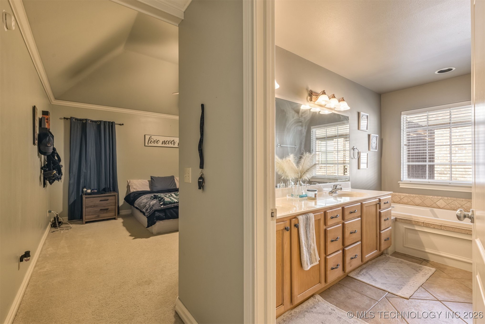 2324 S Kalanchoe Avenue Property Photo 37