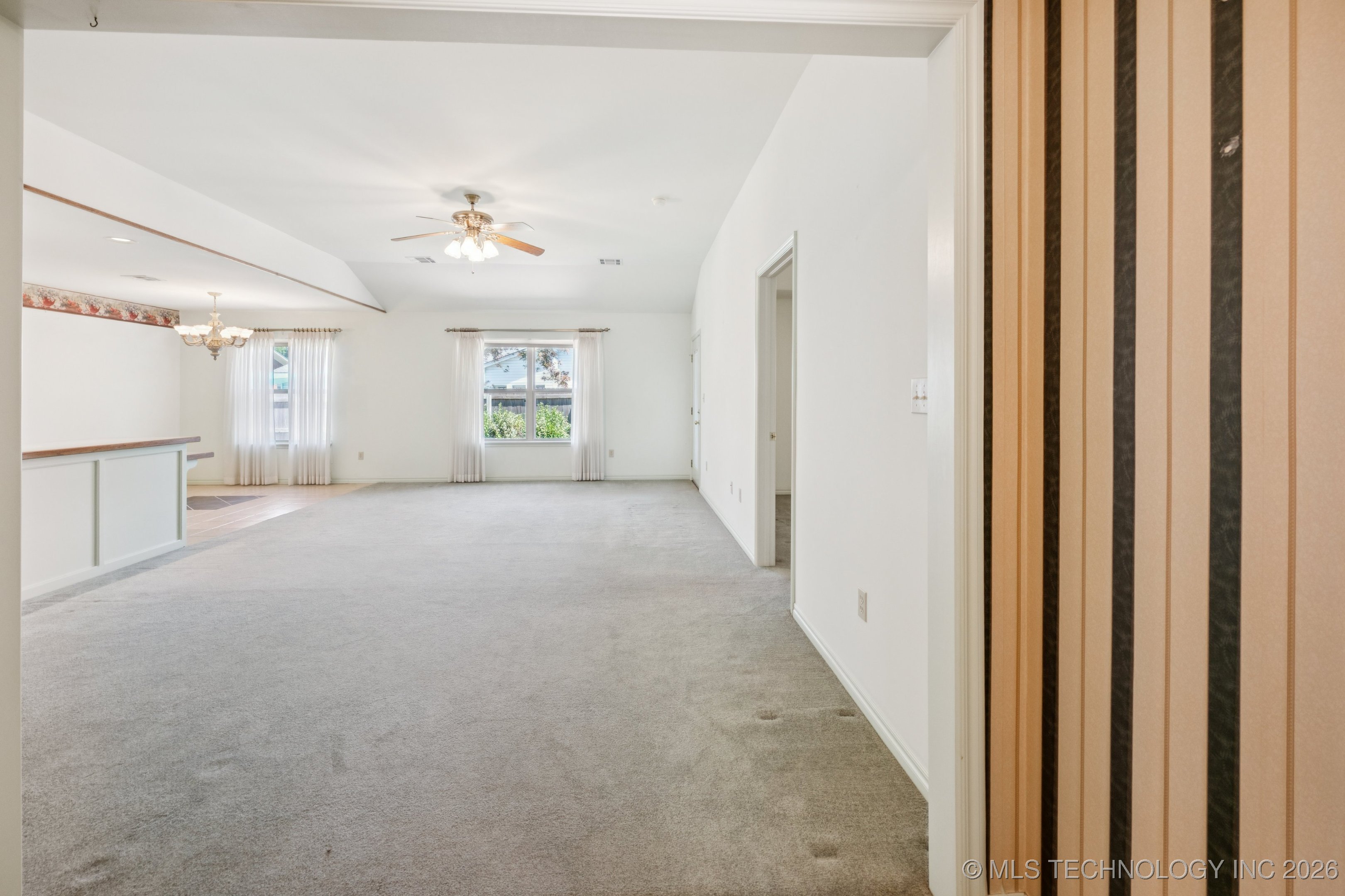 315 Savannah Park Street Property Photo 3