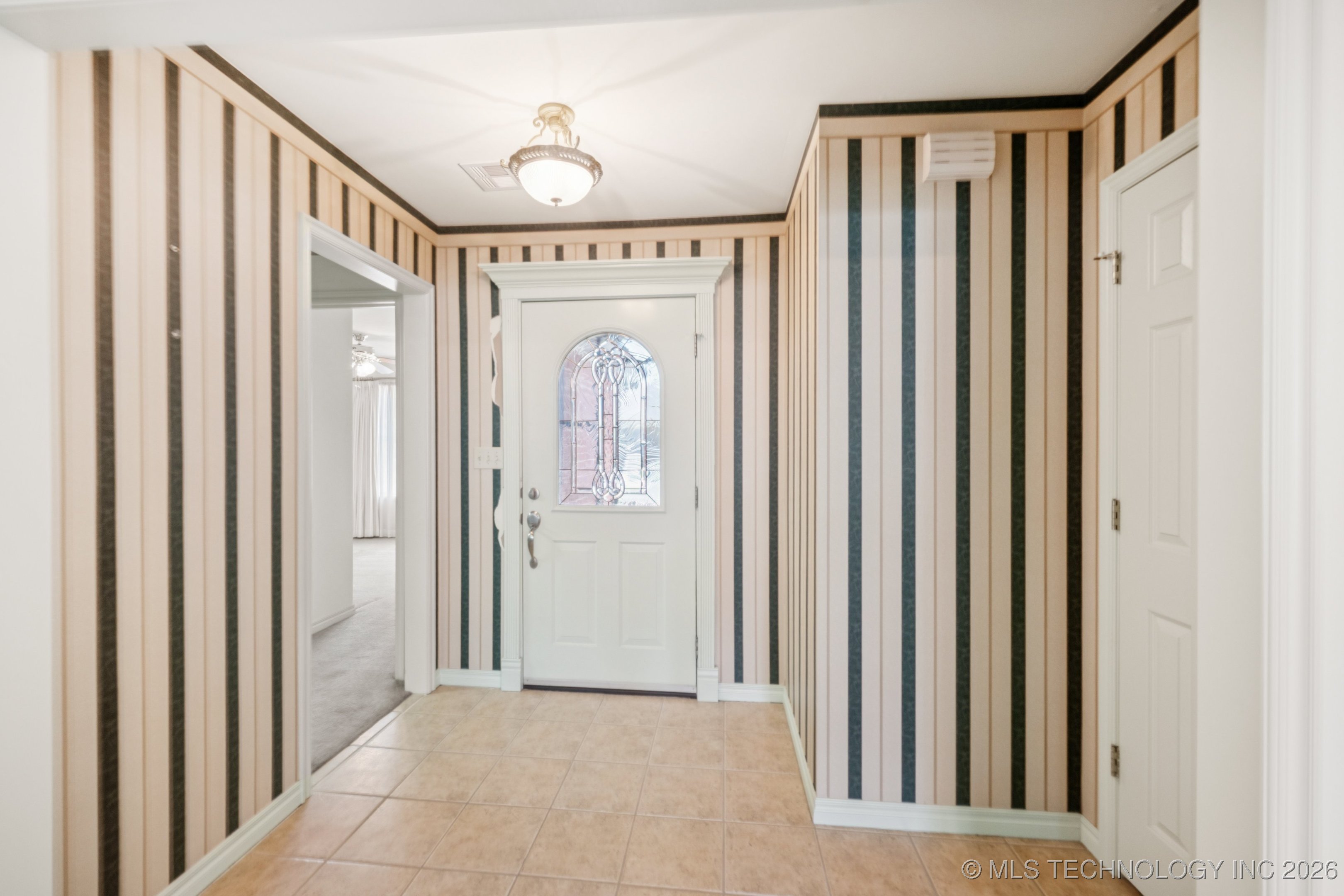 315 Savannah Park Street Property Photo 4