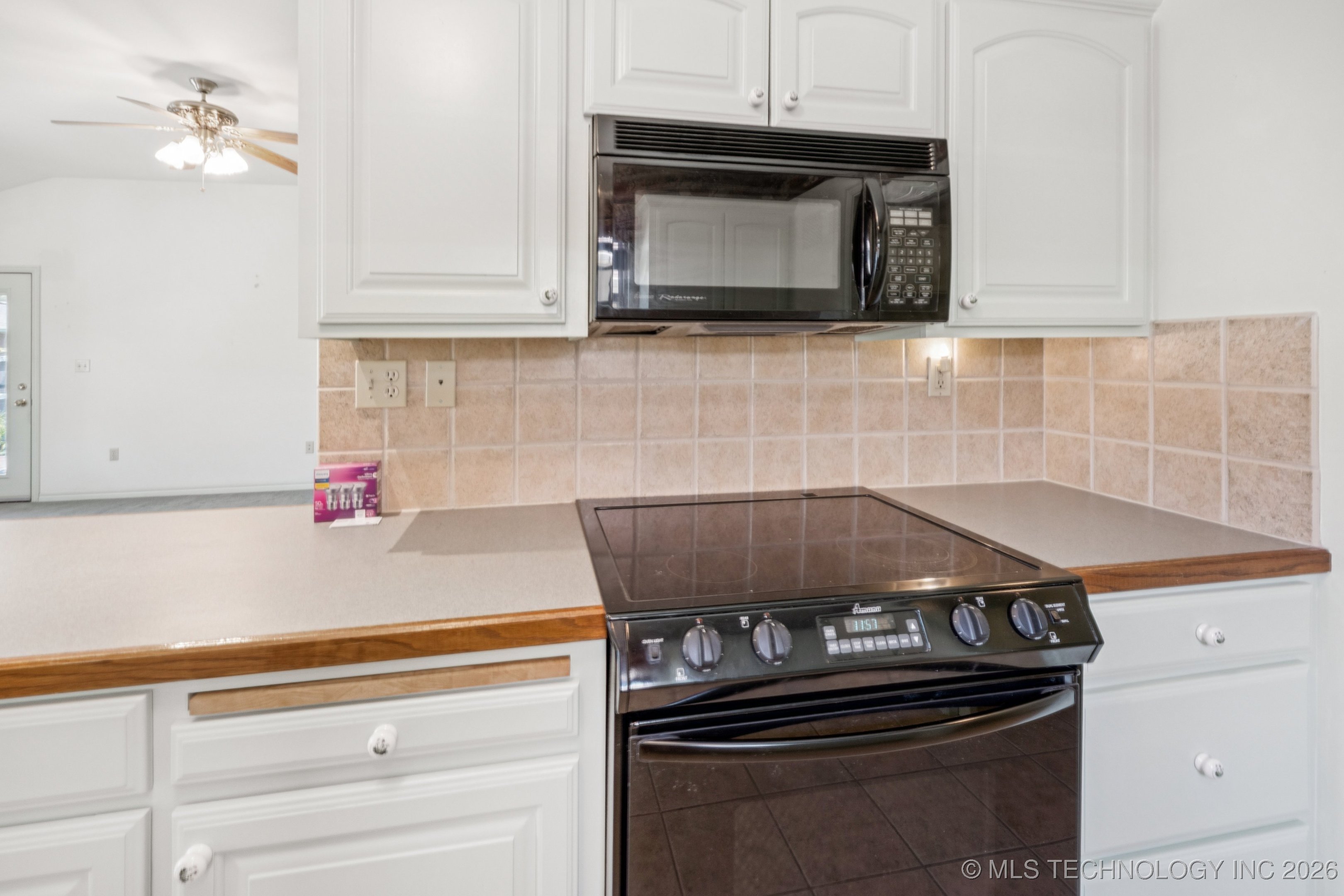 315 Savannah Park Street Property Photo 11