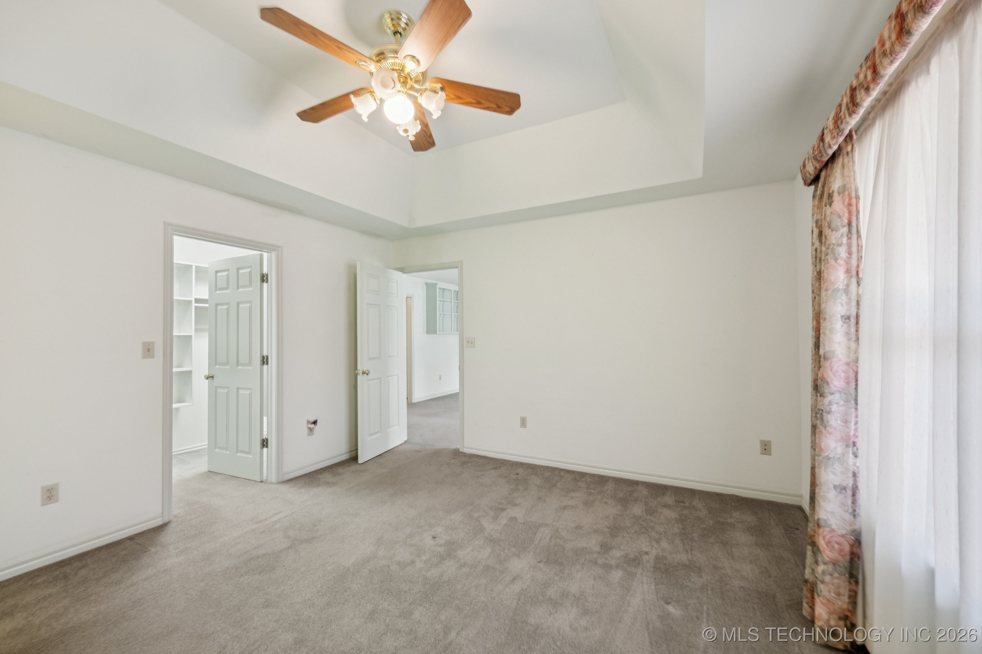 315 Savannah Park Street Property Photo 14