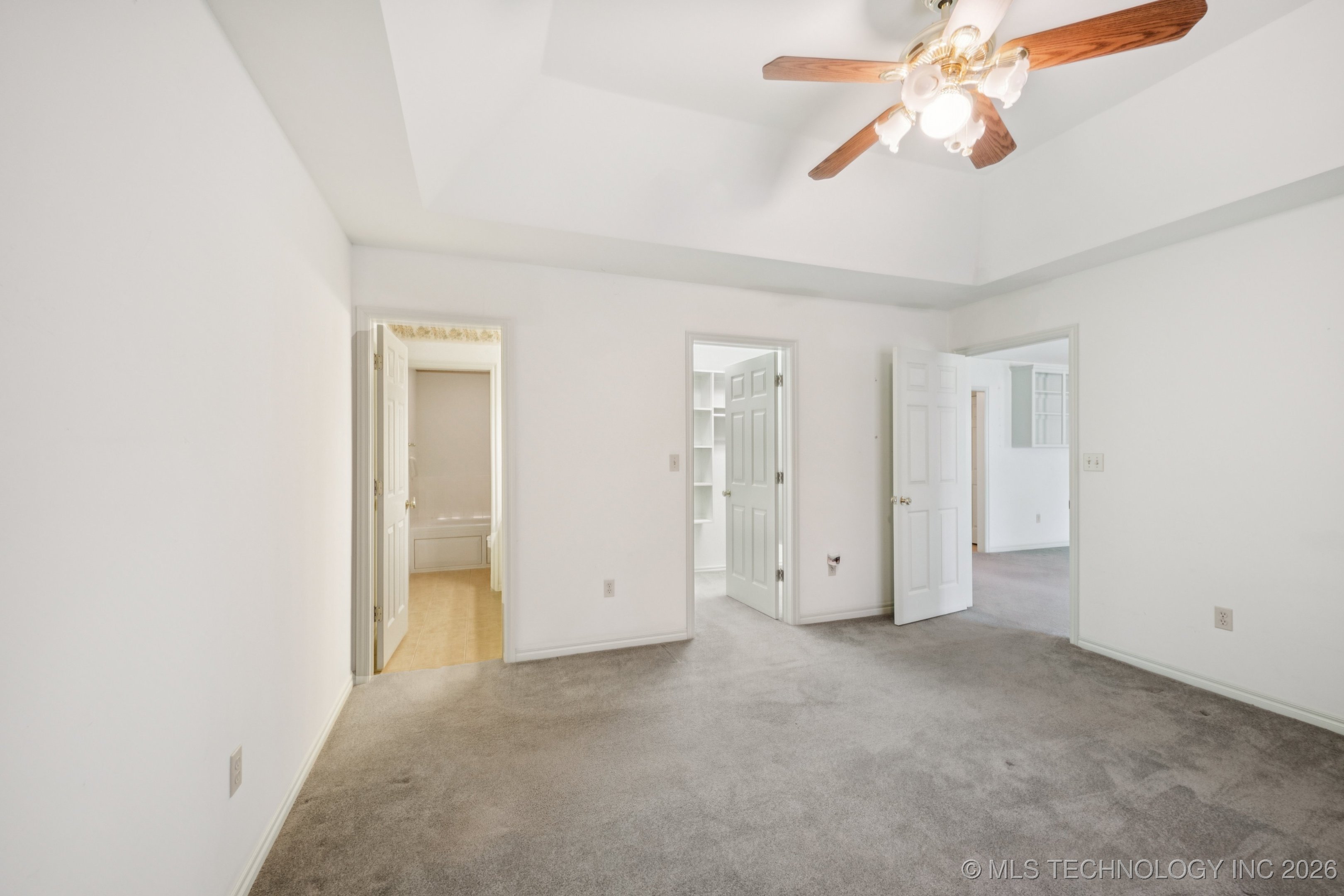 315 Savannah Park Street Property Photo 15