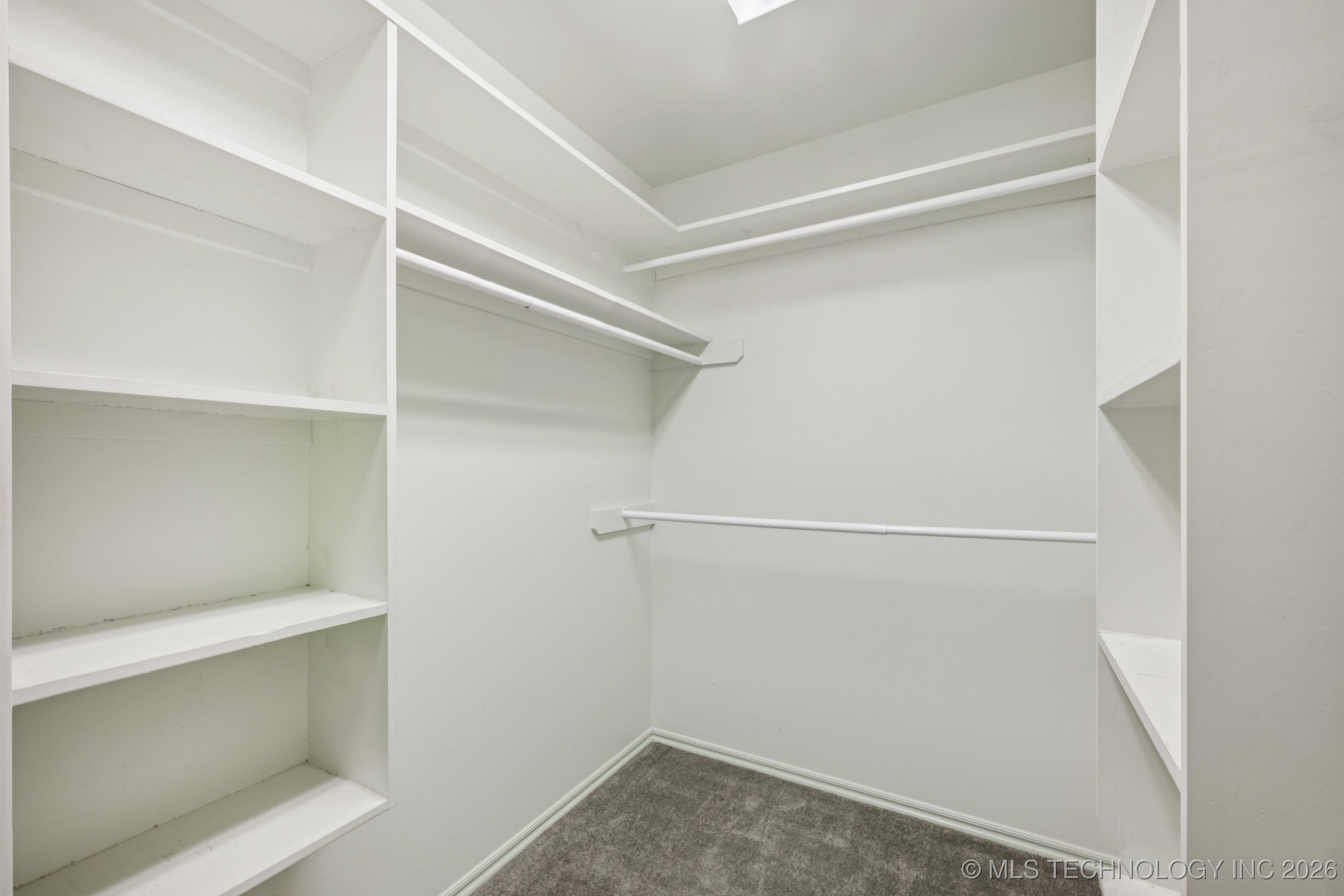 315 Savannah Park Street Property Photo 16