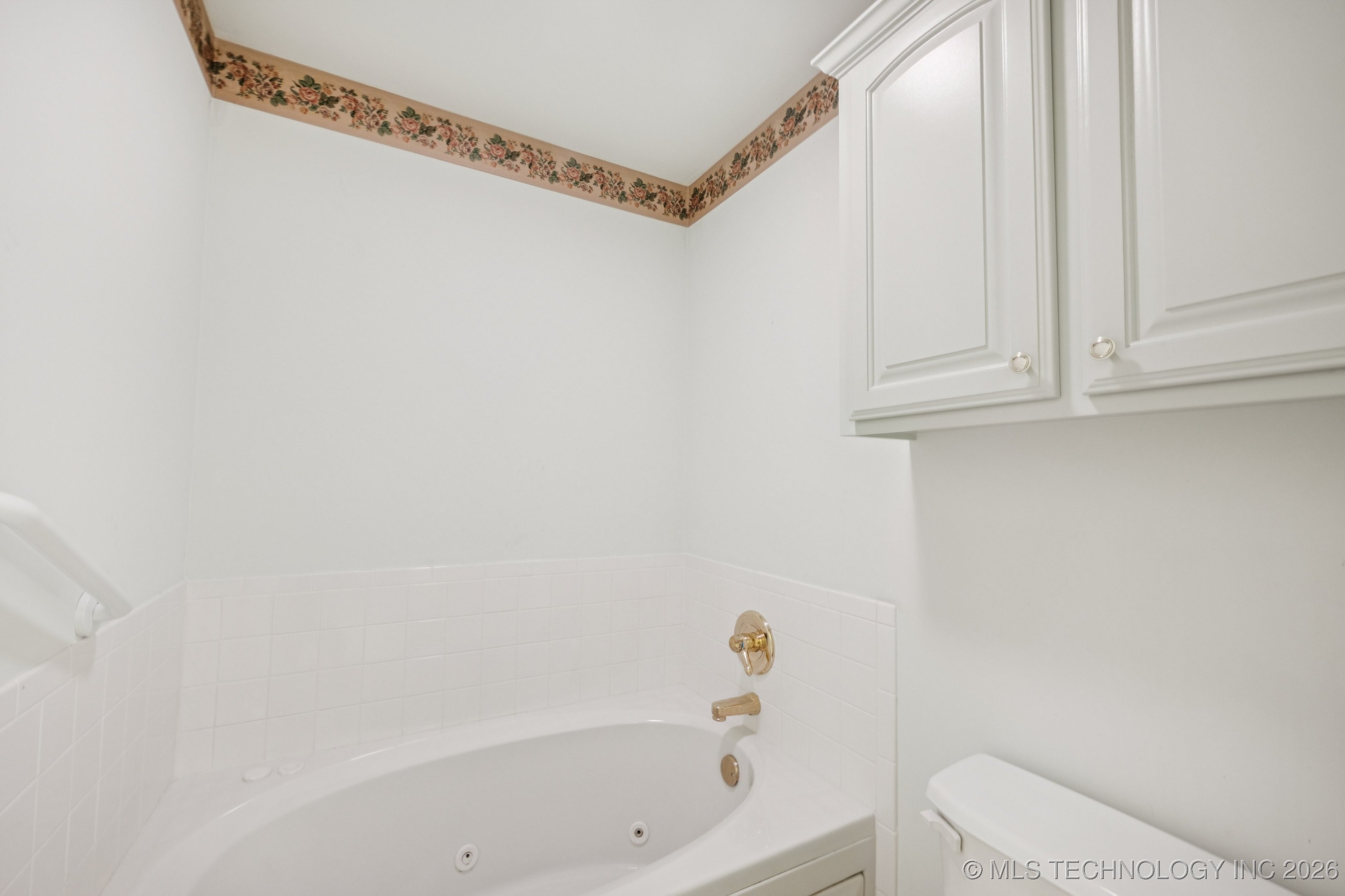 315 Savannah Park Street Property Photo 18