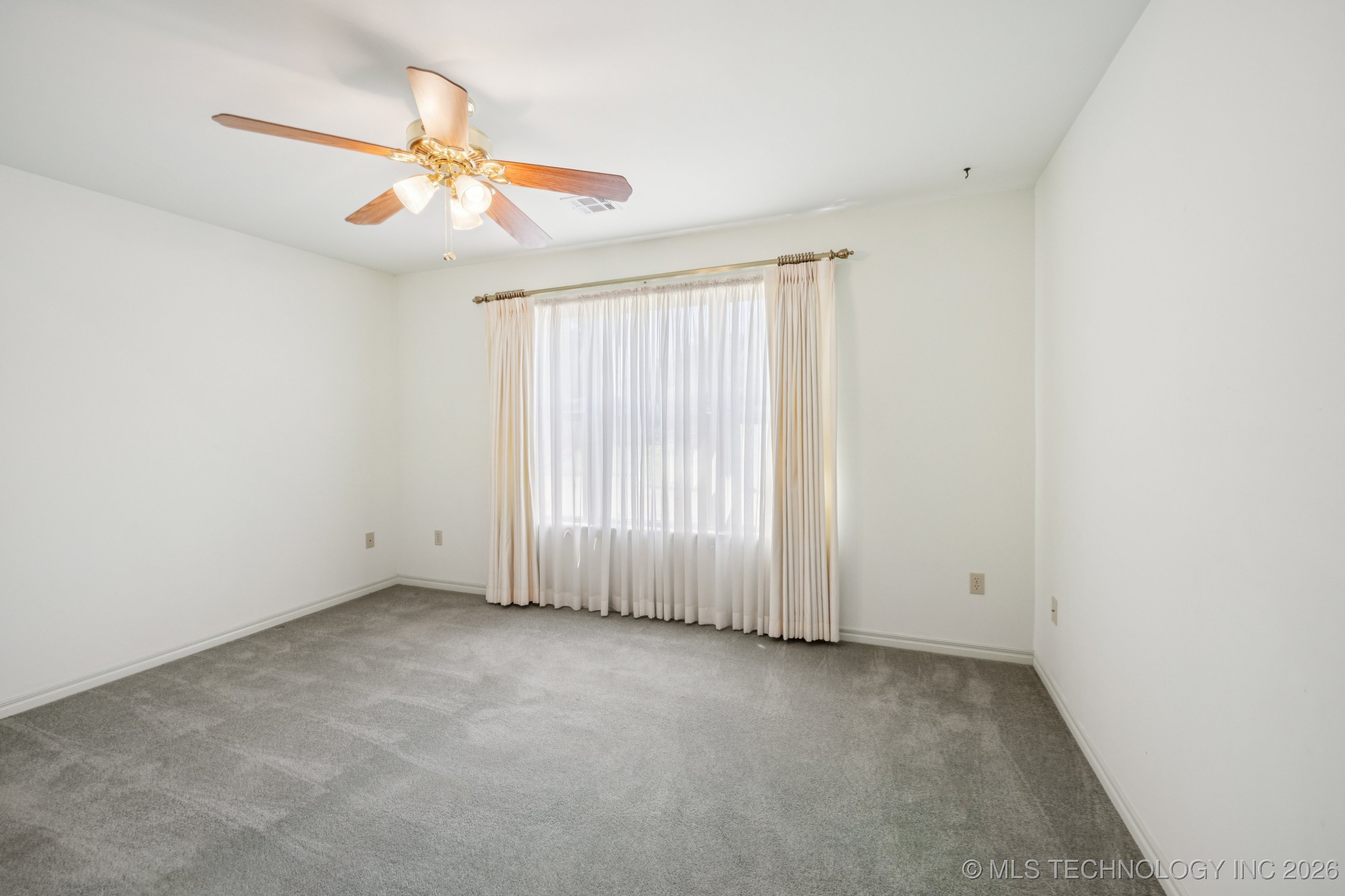 315 Savannah Park Street Property Photo 19