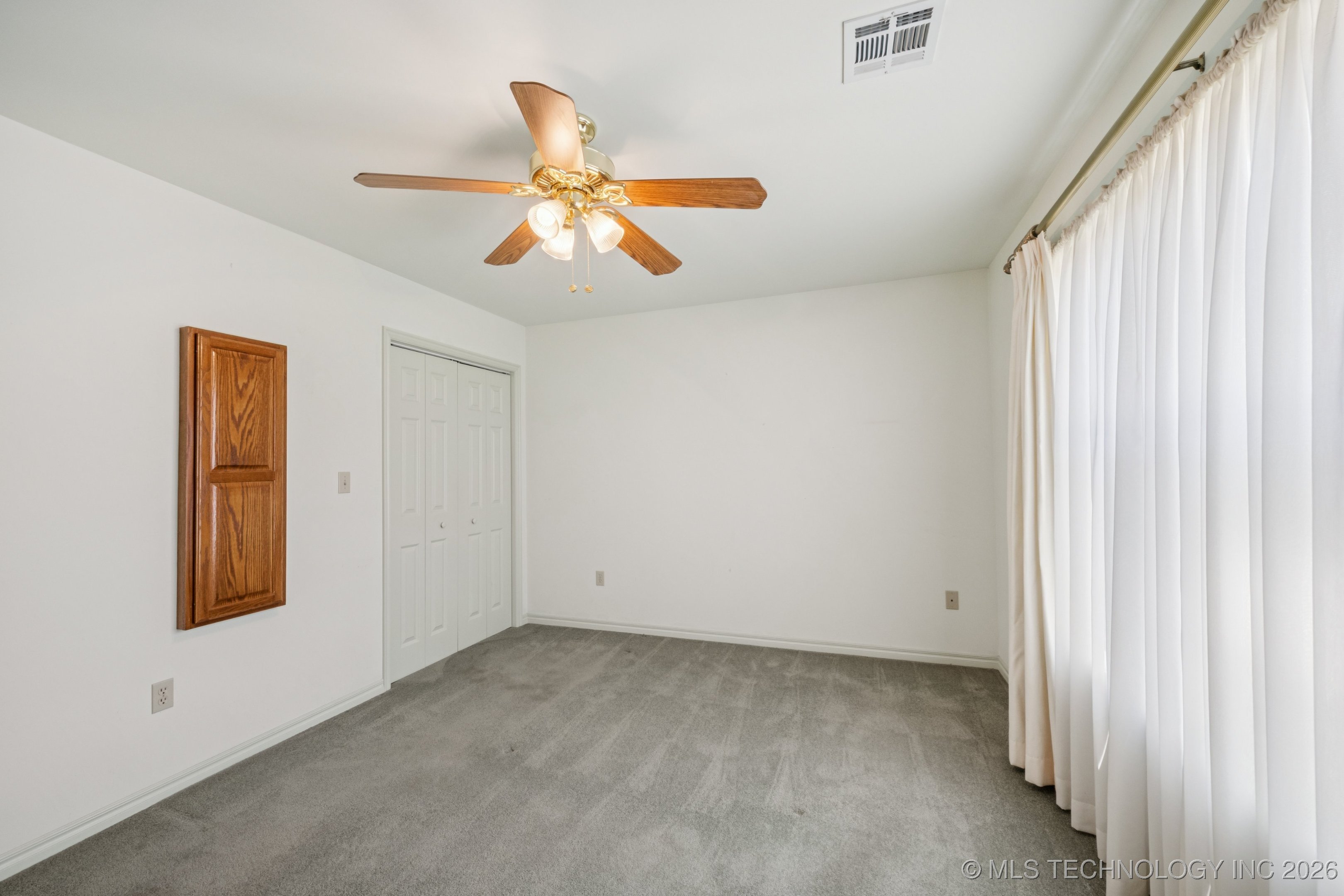 315 Savannah Park Street Property Photo 20