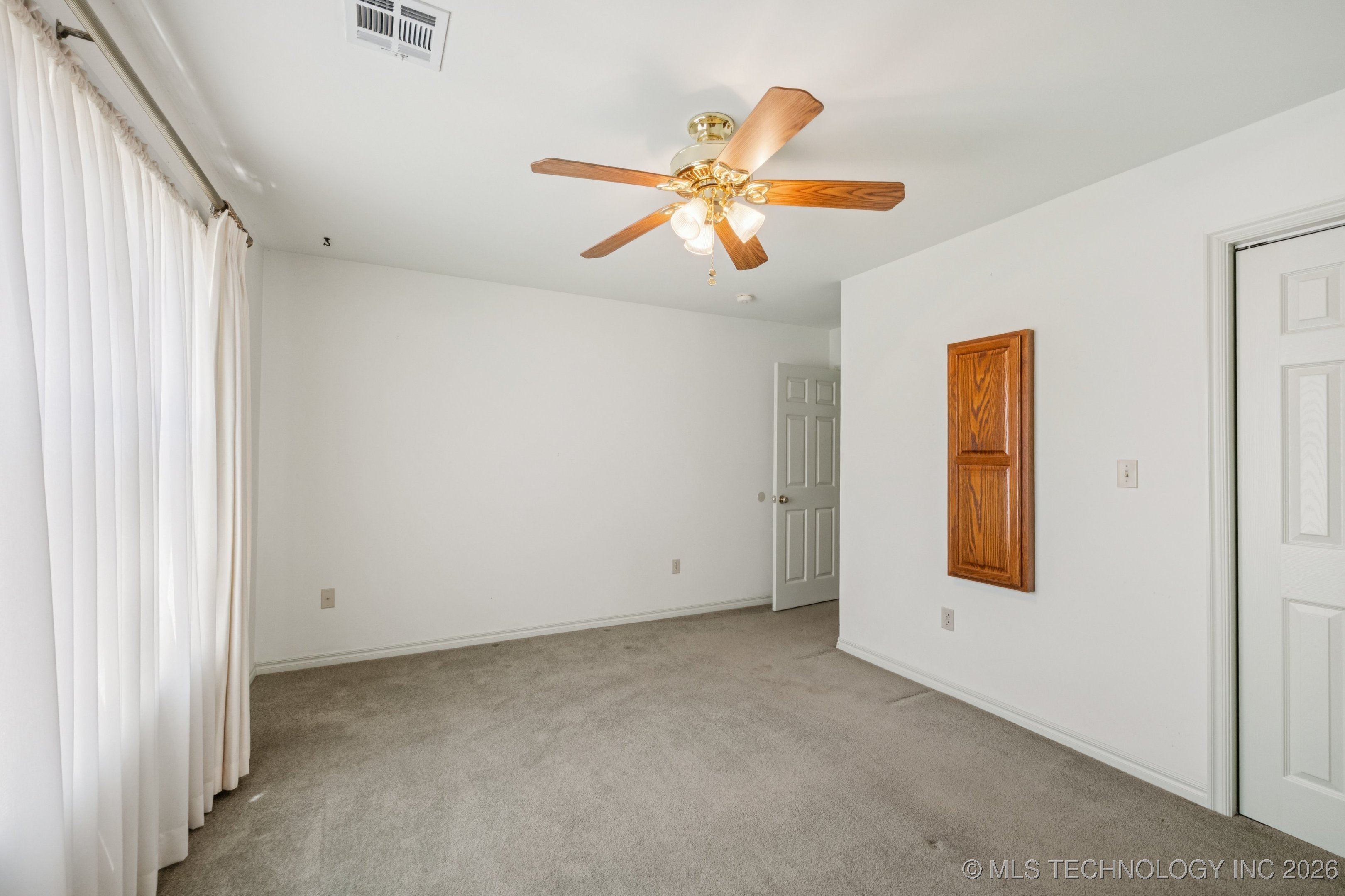 315 Savannah Park Street Property Photo 21