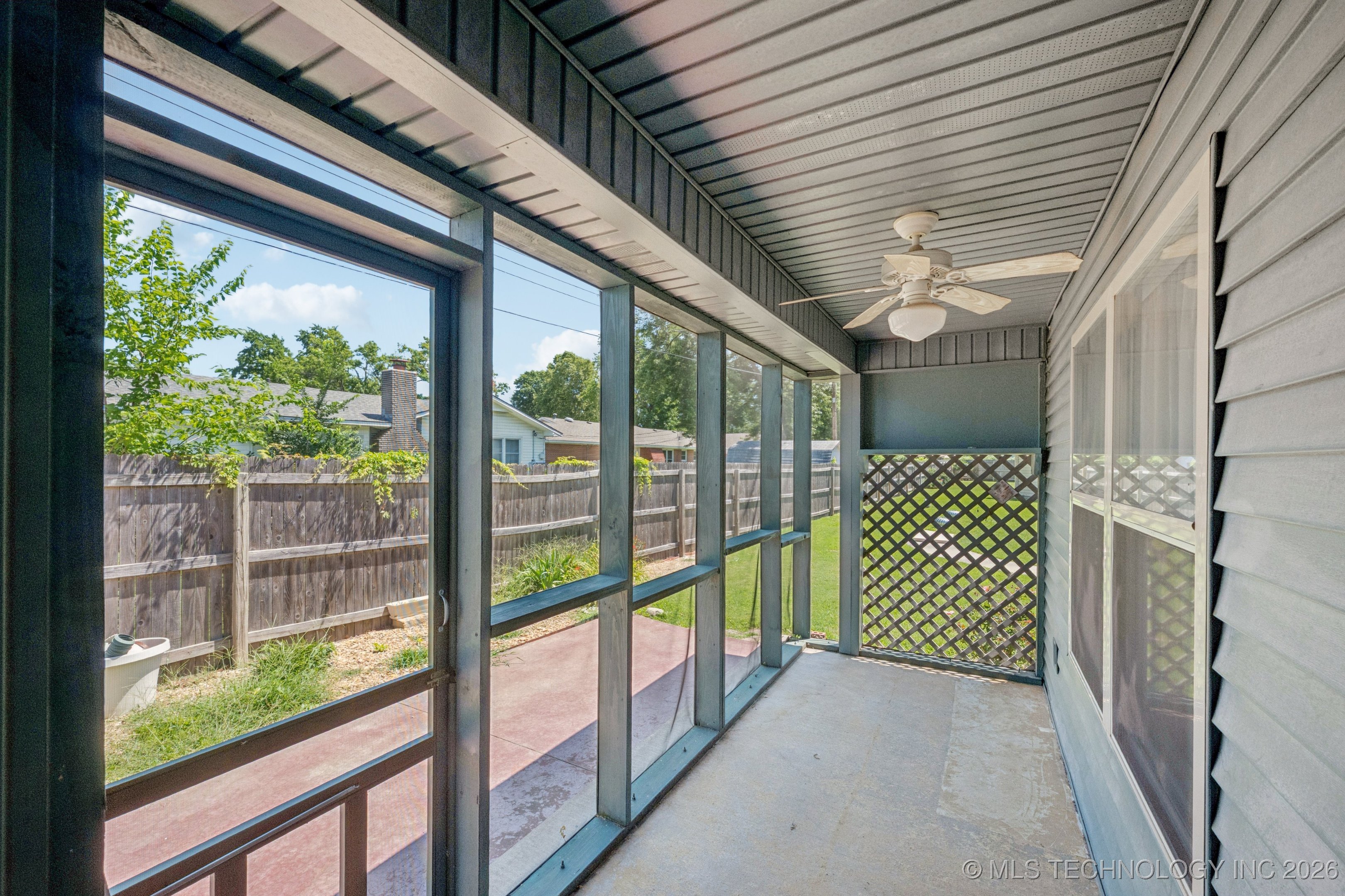 315 Savannah Park Street Property Photo 24