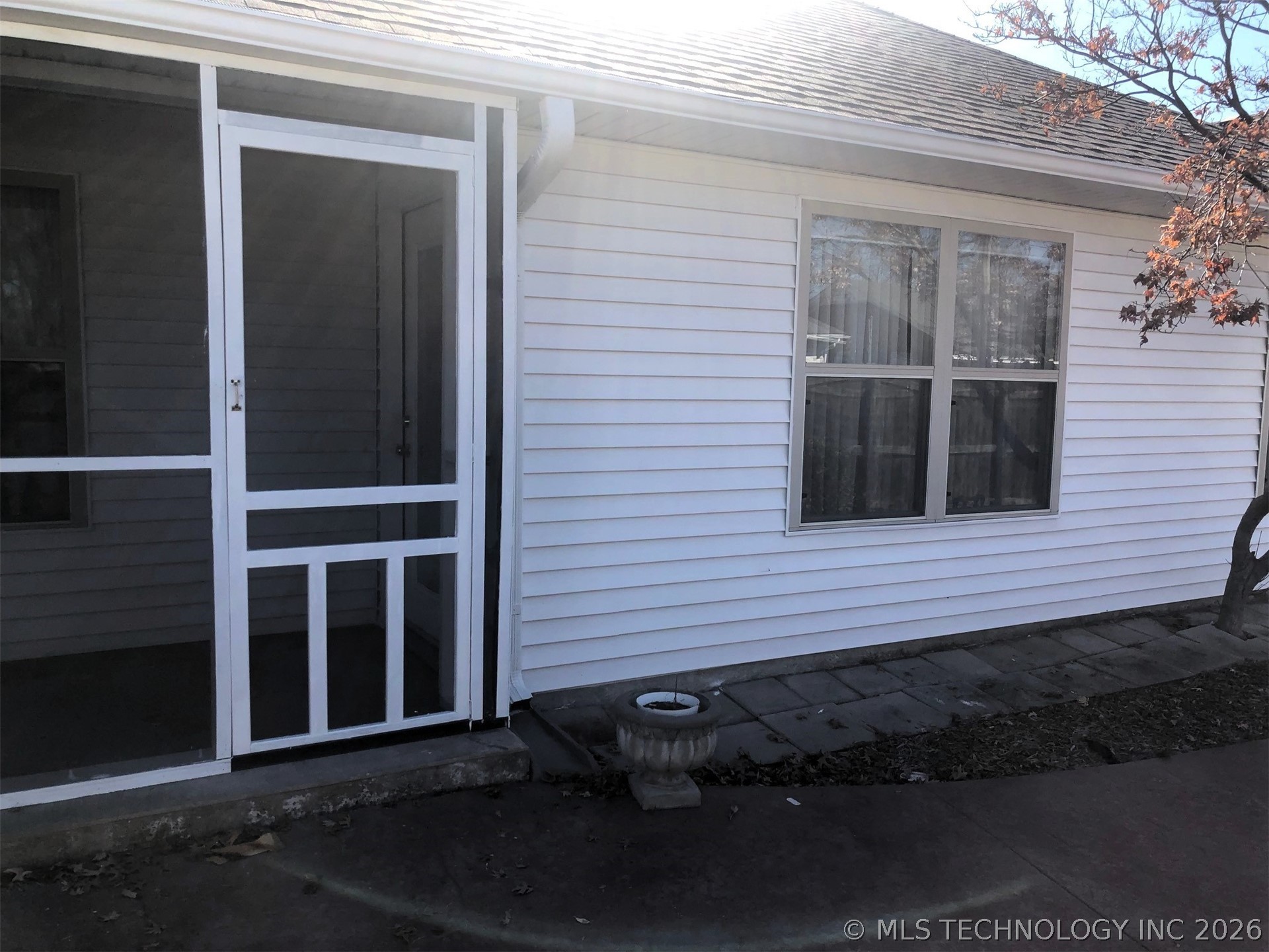 315 Savannah Park Street Property Photo 26