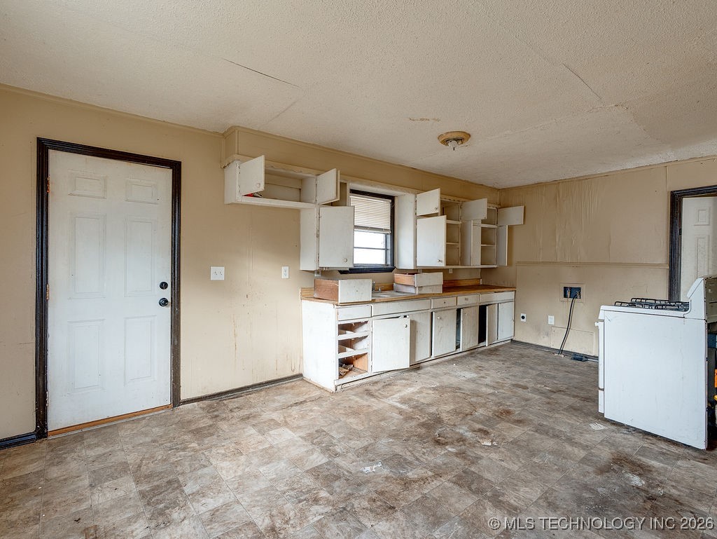 931 N Cherry Street Property Photo 4