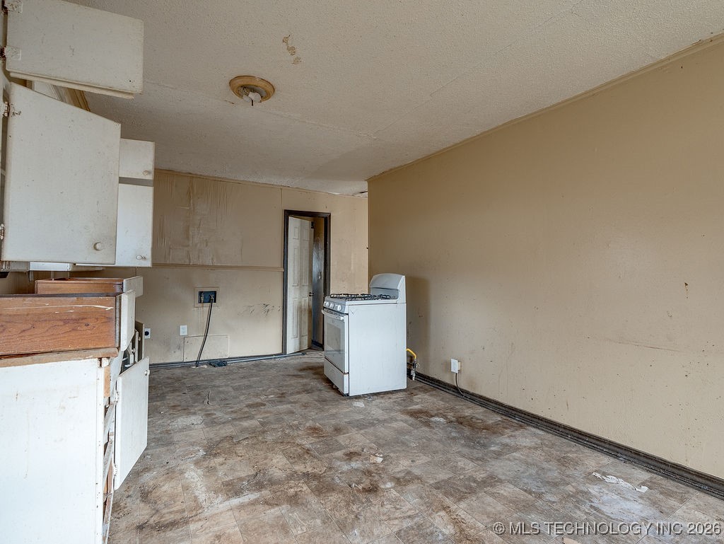 931 N Cherry Street Property Photo 5