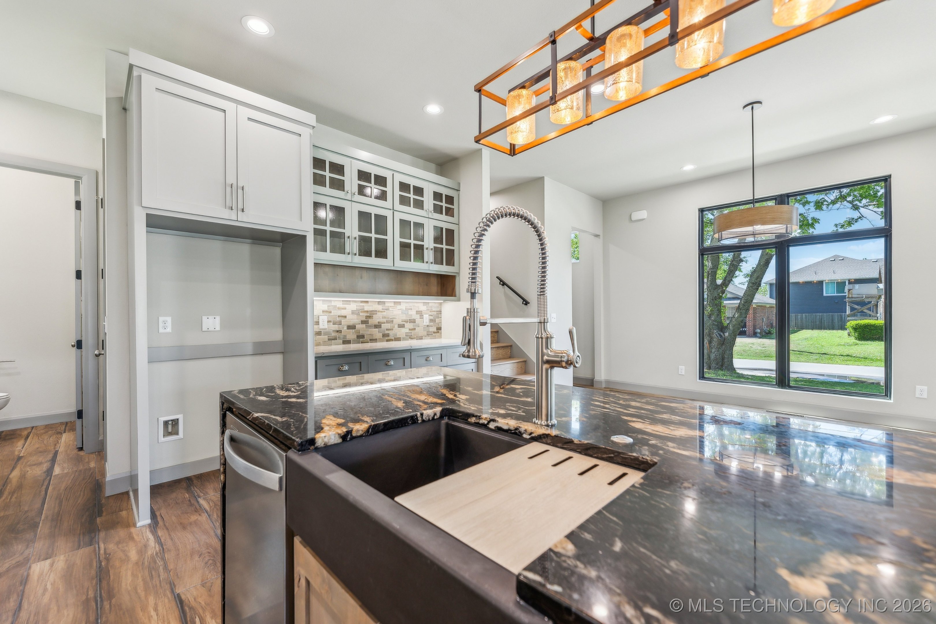 425 W Ft Worth Street Property Photo 13