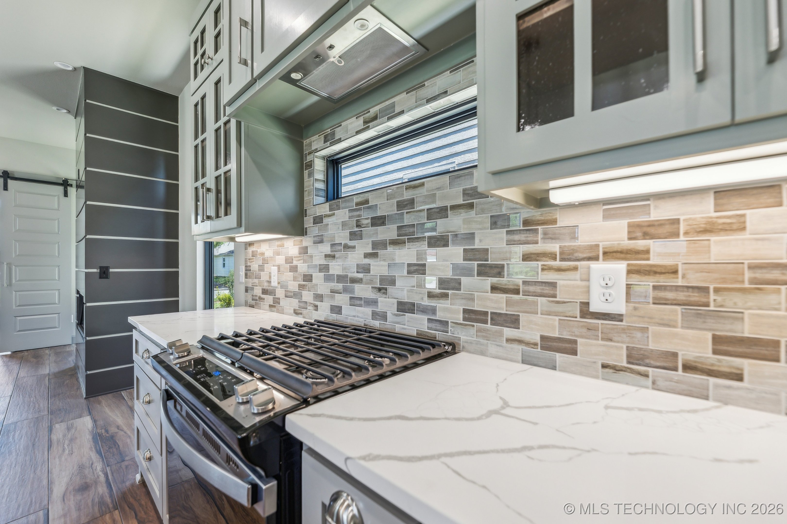 425 W Ft Worth Street Property Photo 14