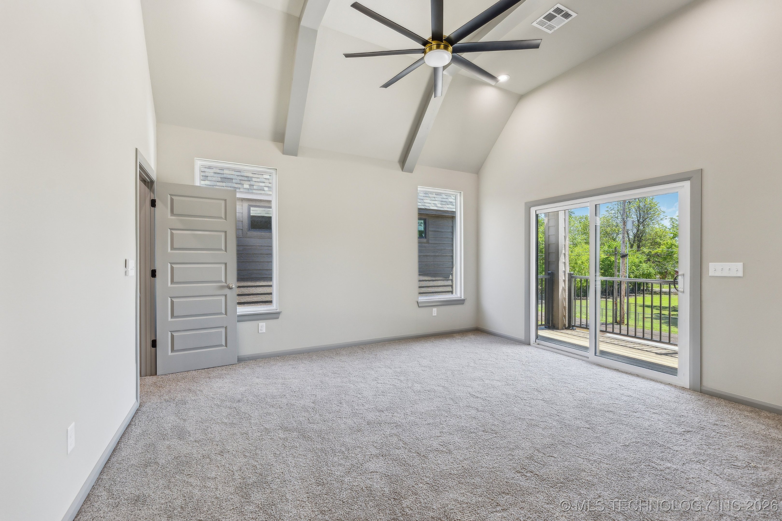 425 W Ft Worth Street Property Photo 22