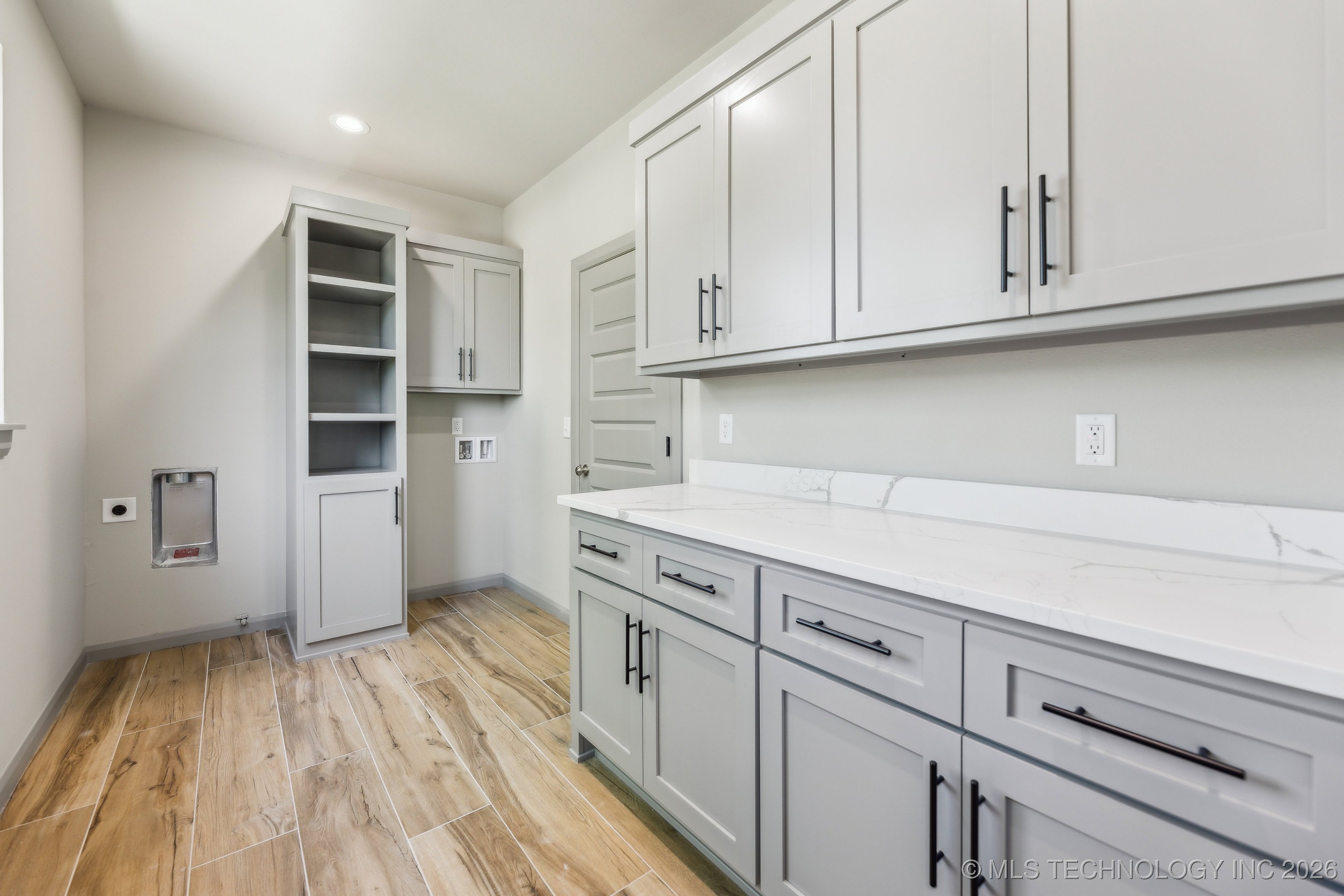 425 W Ft Worth Street Property Photo 29