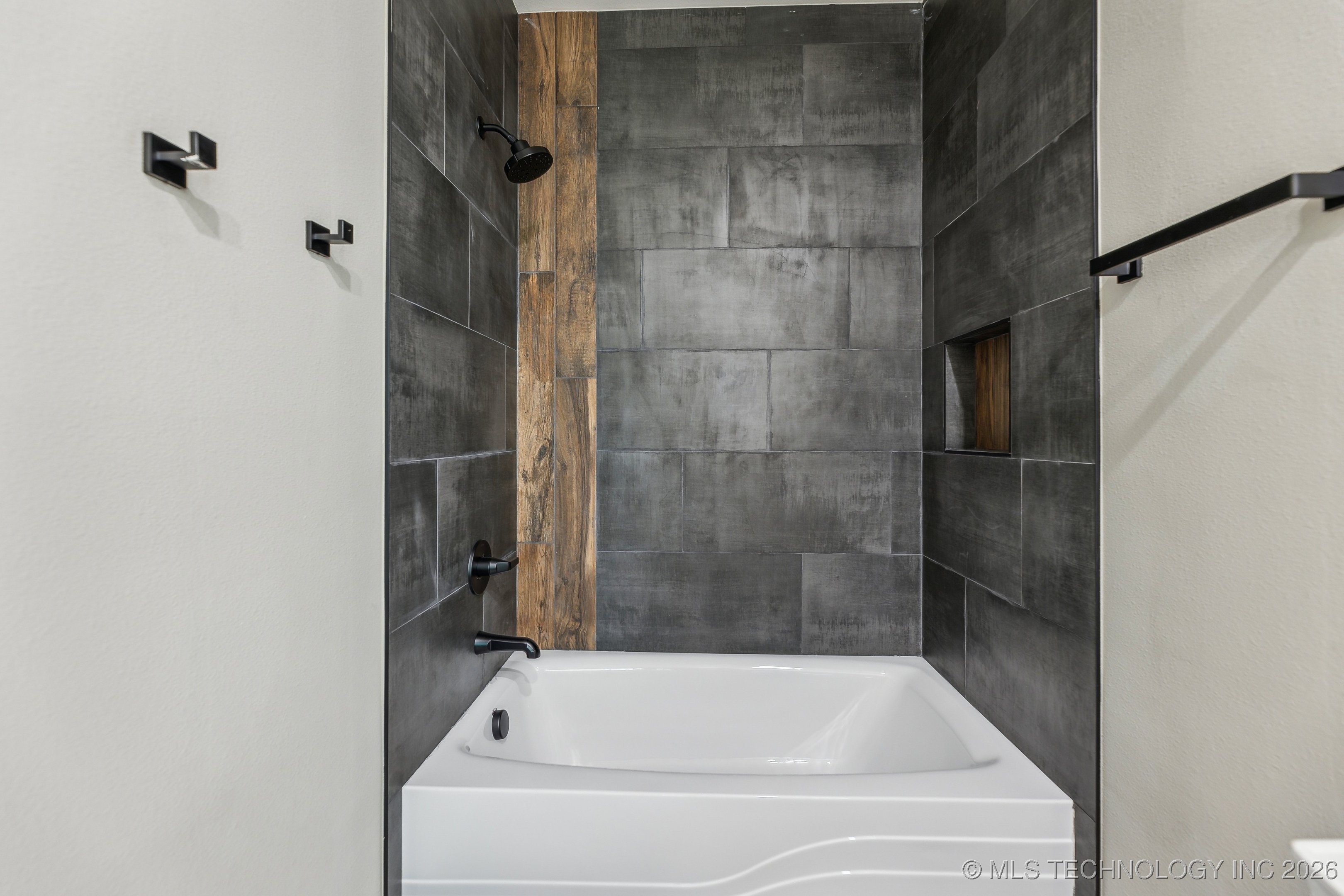 425 W Ft Worth Street Property Photo 31