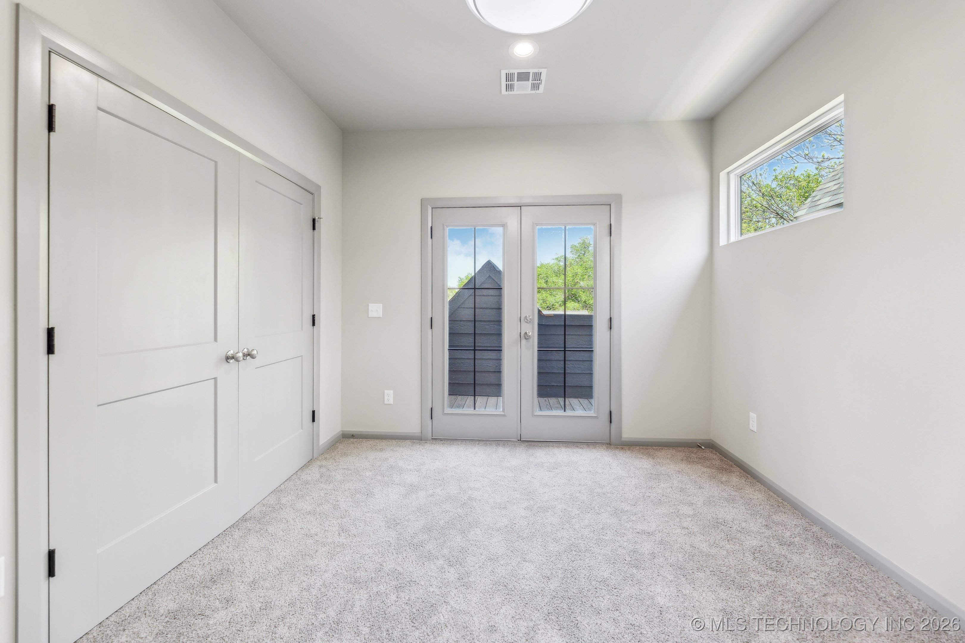 425 W Ft Worth Street Property Photo 33