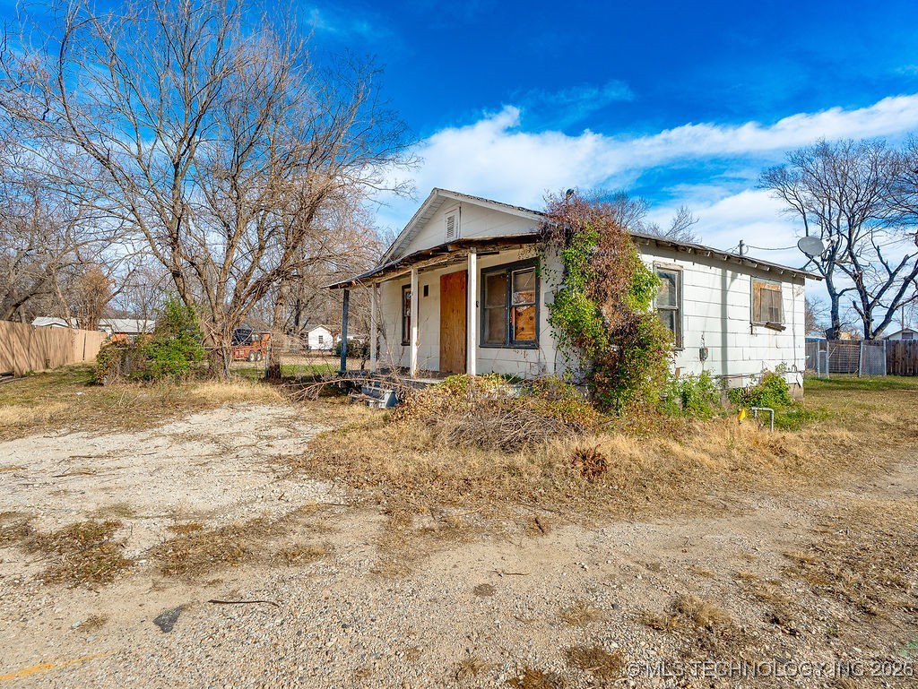 319 W 6th Street Property Photo 3