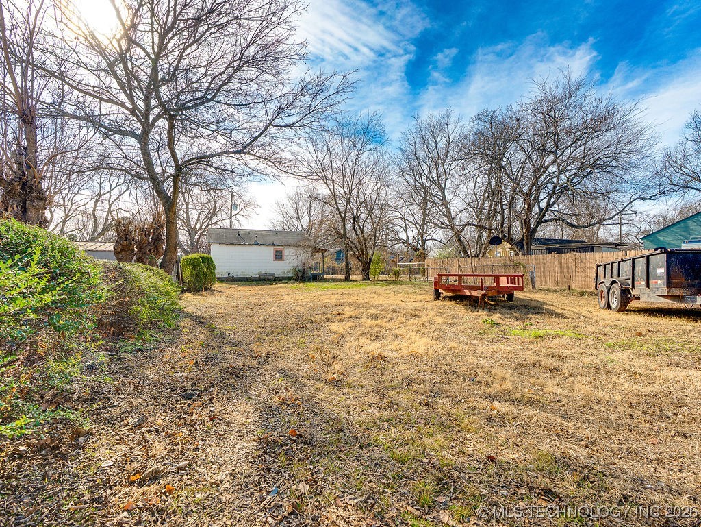 319 W 6th Street Property Photo 6