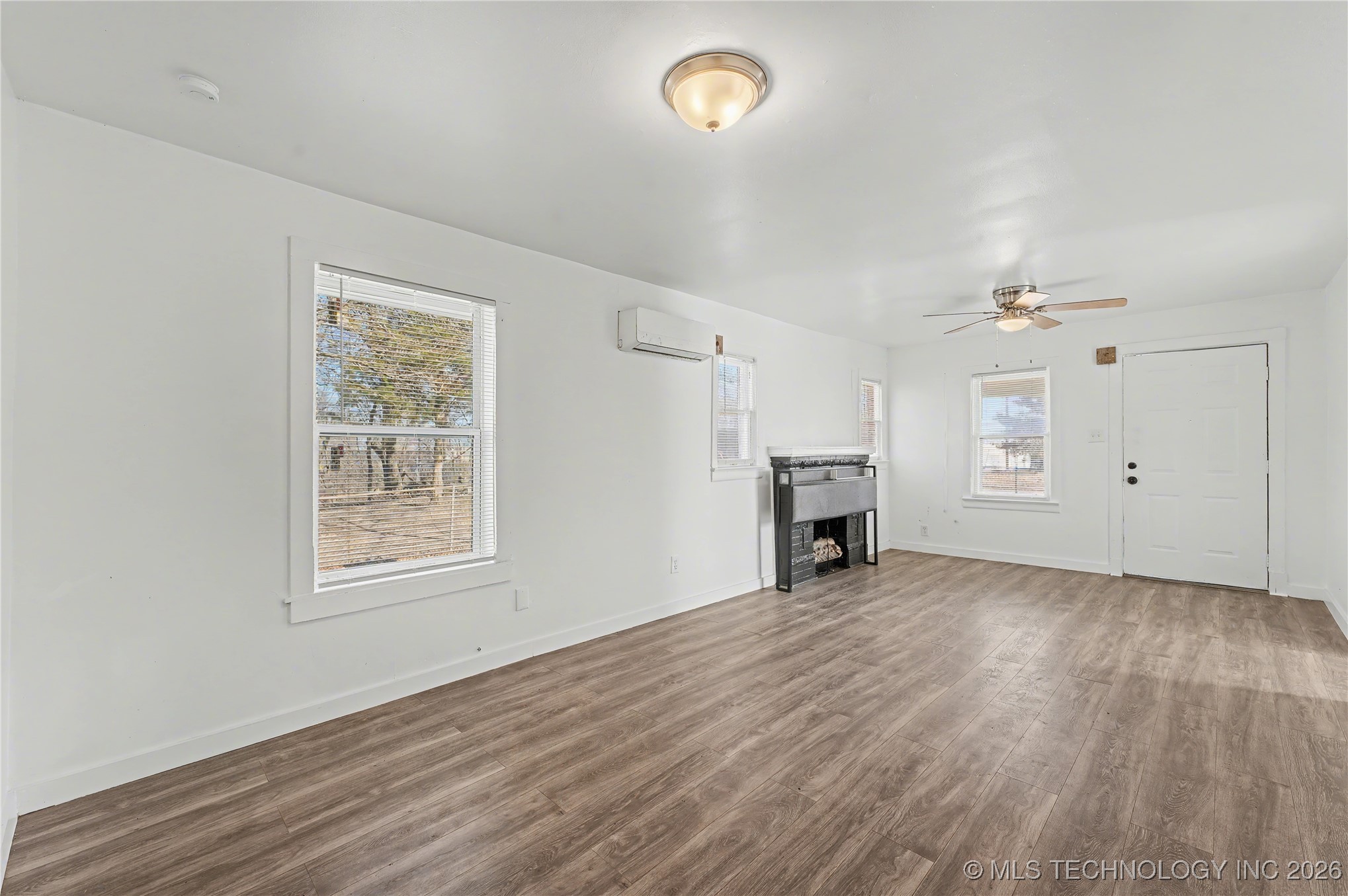 732 N Victor Avenue Property Photo 3