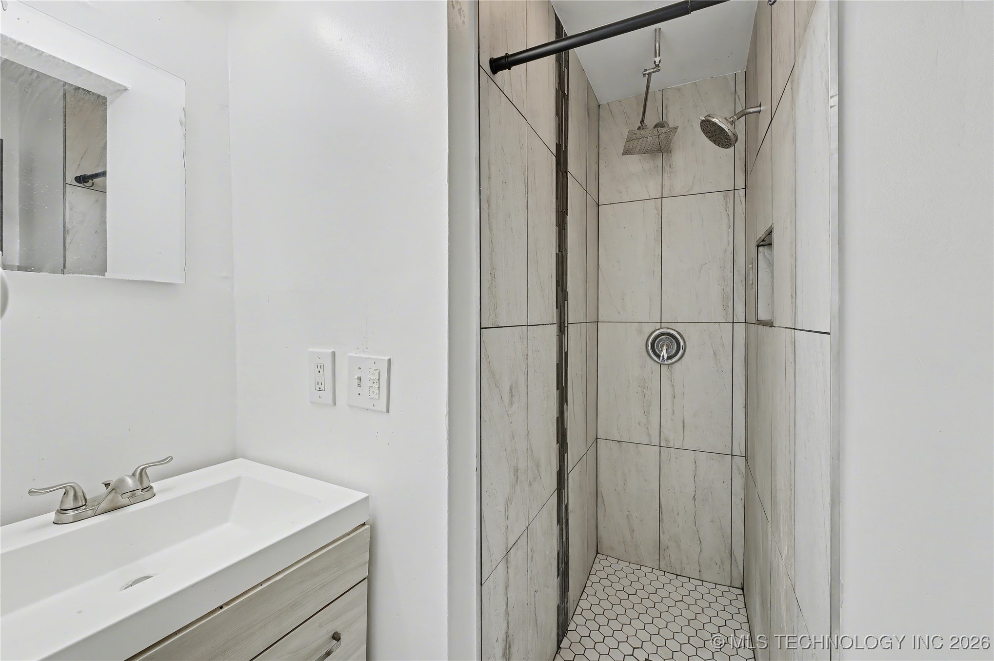 732 N Victor Avenue Property Photo 6