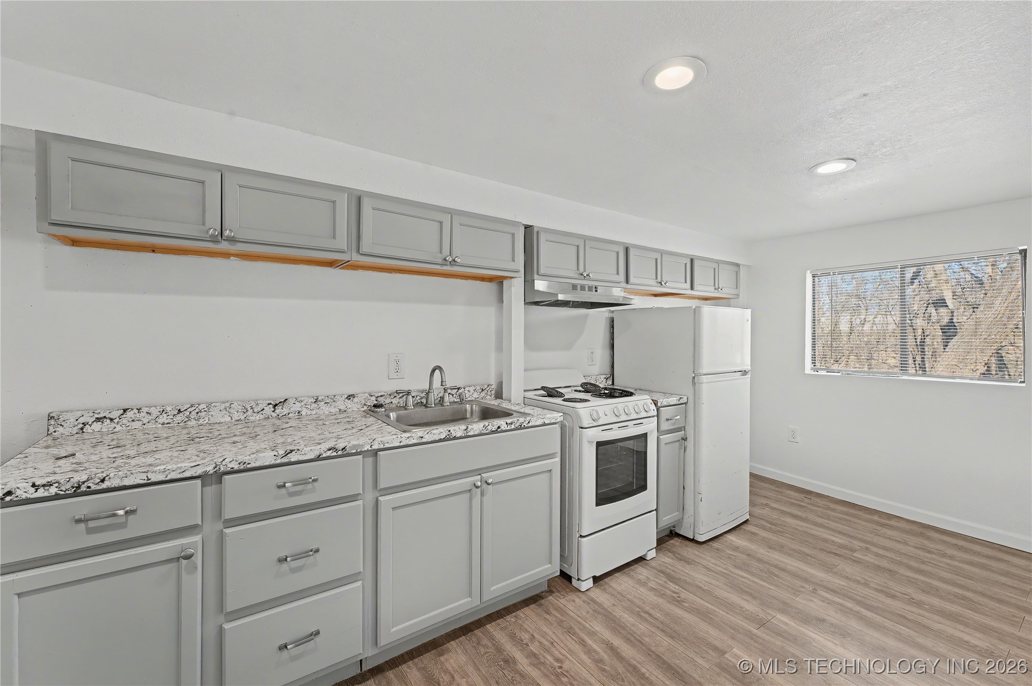 732 N Victor Avenue Property Photo 20