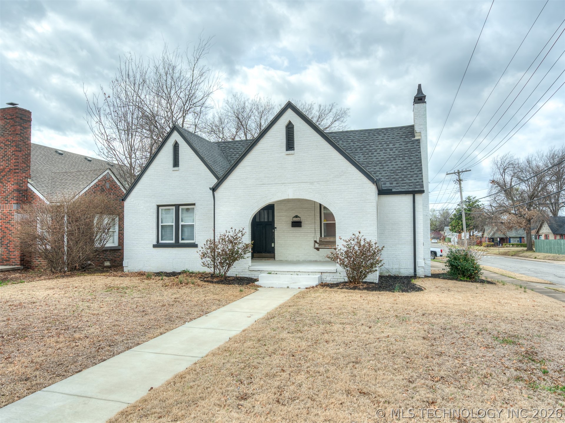 1204 S Columbia Avenue Property Photo 1
