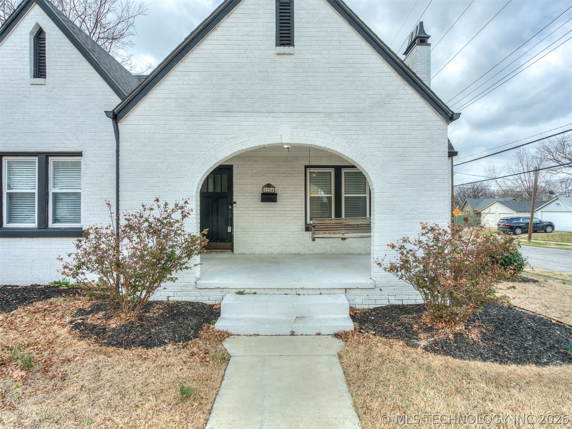 1204 S Columbia Avenue Property Photo 3