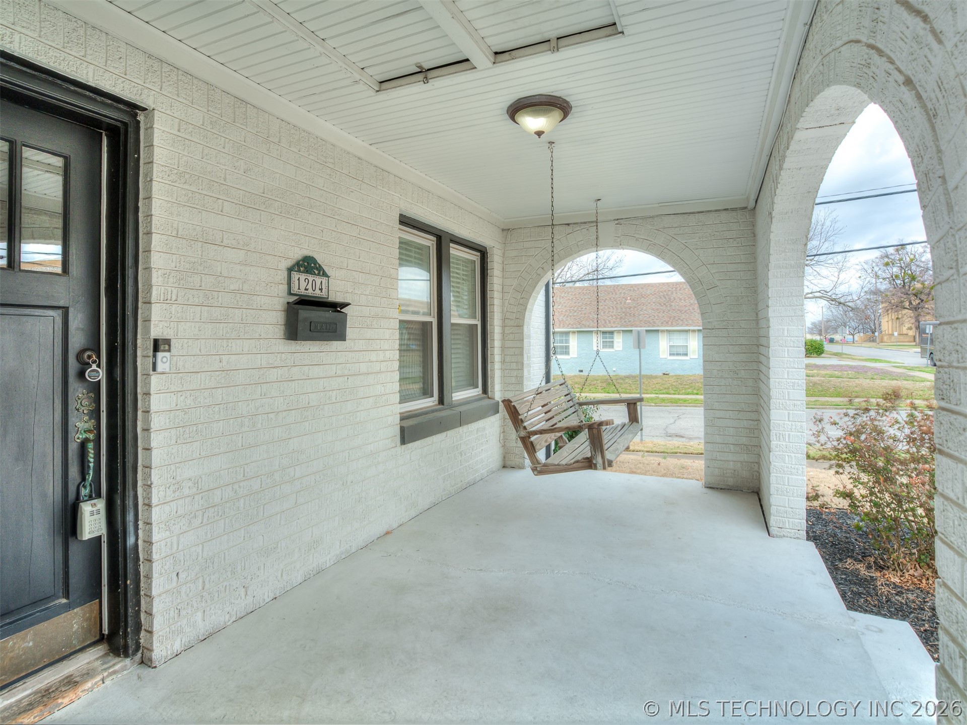 1204 S Columbia Avenue Property Photo 4