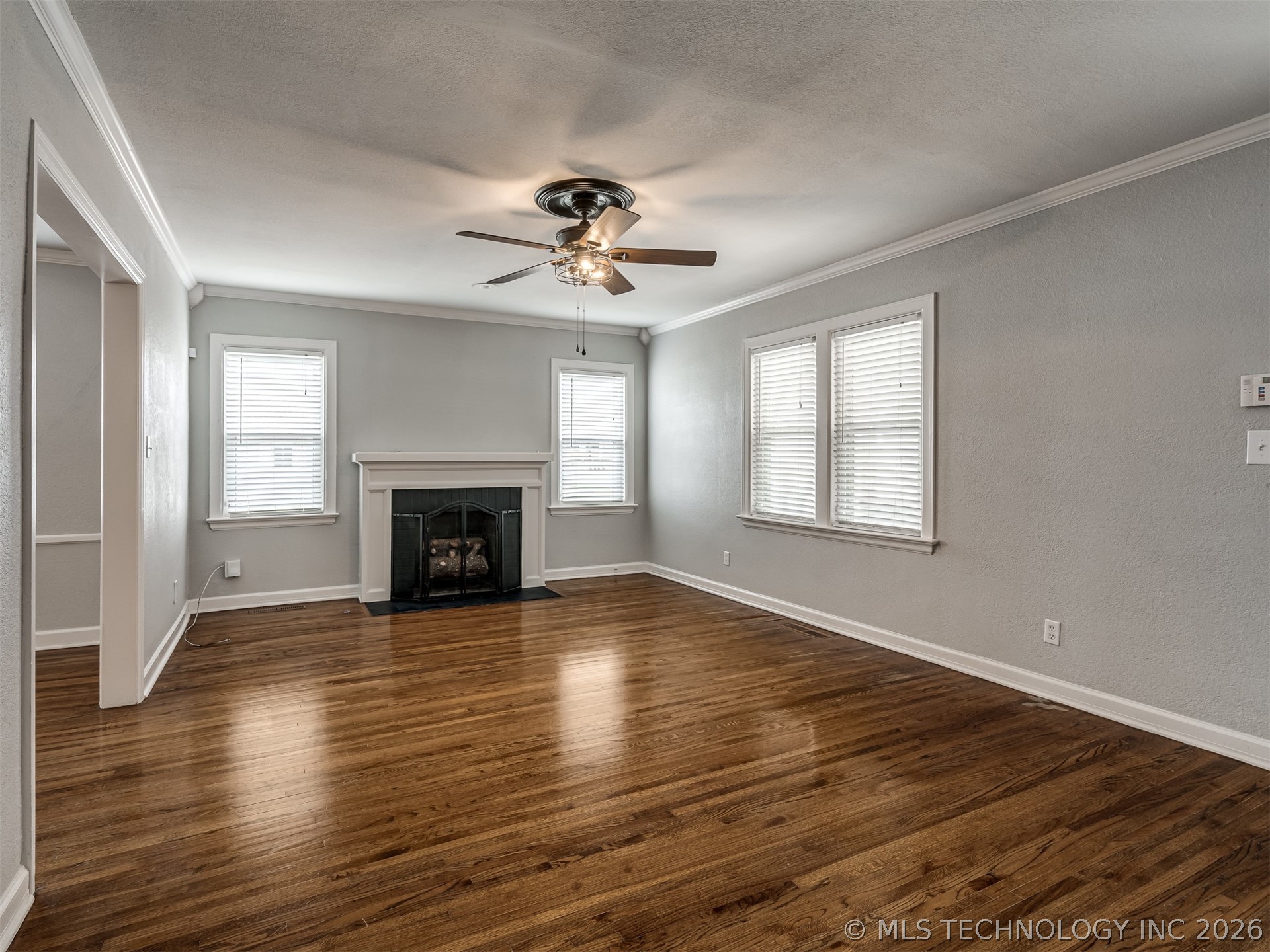 1204 S Columbia Avenue Property Photo 6