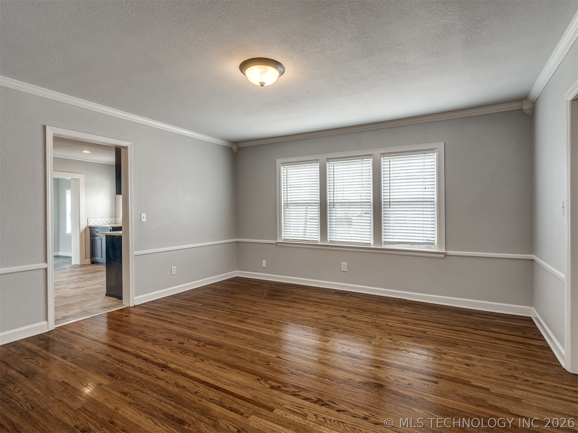 1204 S Columbia Avenue Property Photo 10