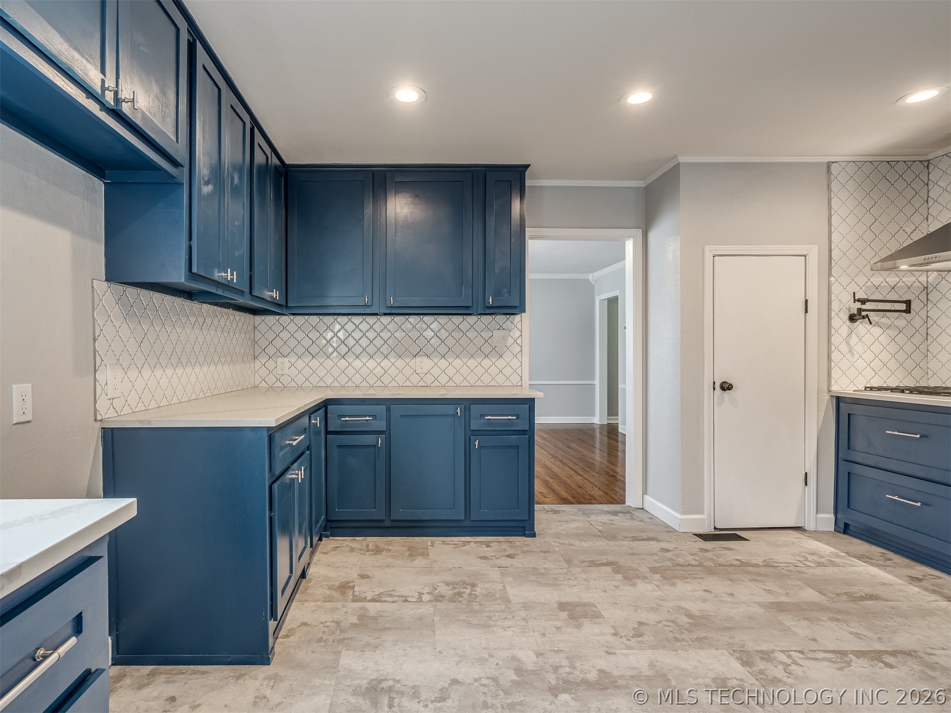 1204 S Columbia Avenue Property Photo 15